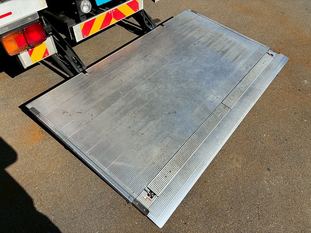 ハイルーフフルキャブ日本トレクス240馬力6速MT4t8t|中古トラックの販売・買取・査定のアイナビ