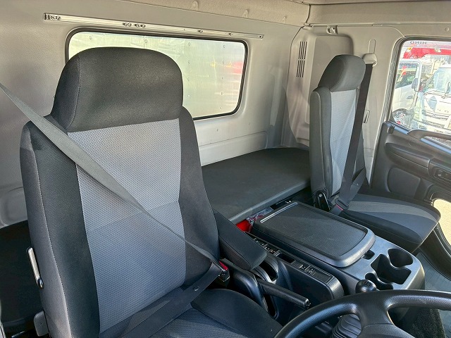 ハイルーフフルキャブ日本トレクス240馬力6速MT4t8t|中古トラックの販売・買取・査定のアイナビ