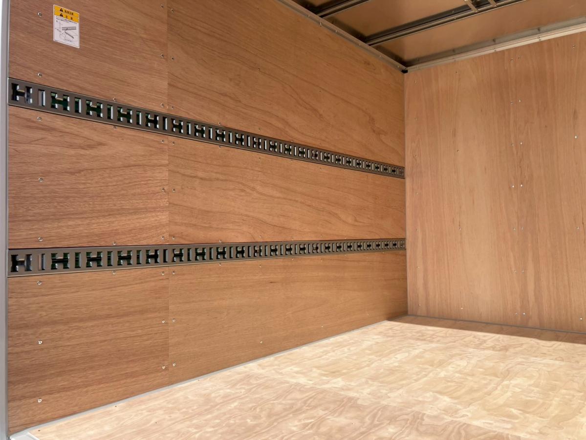 ☆未使用車 標準/10尺 AT ラッシング2段|中古トラックの販売・買取・査定のアイナビ