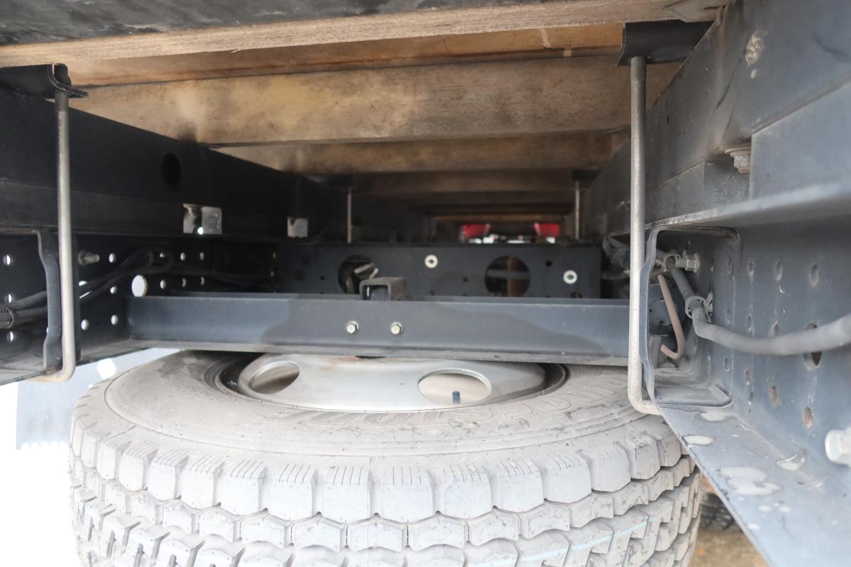 標準ロング 4段クレーンラジコン付き 積載3000kg 2.9t吊り|中古トラックの販売・買取・査定のアイナビ