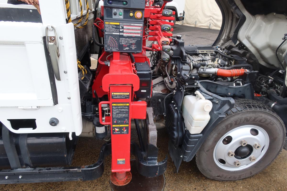 標準ロング 4段クレーンラジコン付き 積載3000kg 2.9t吊り|中古トラックの販売・買取・査定のアイナビ