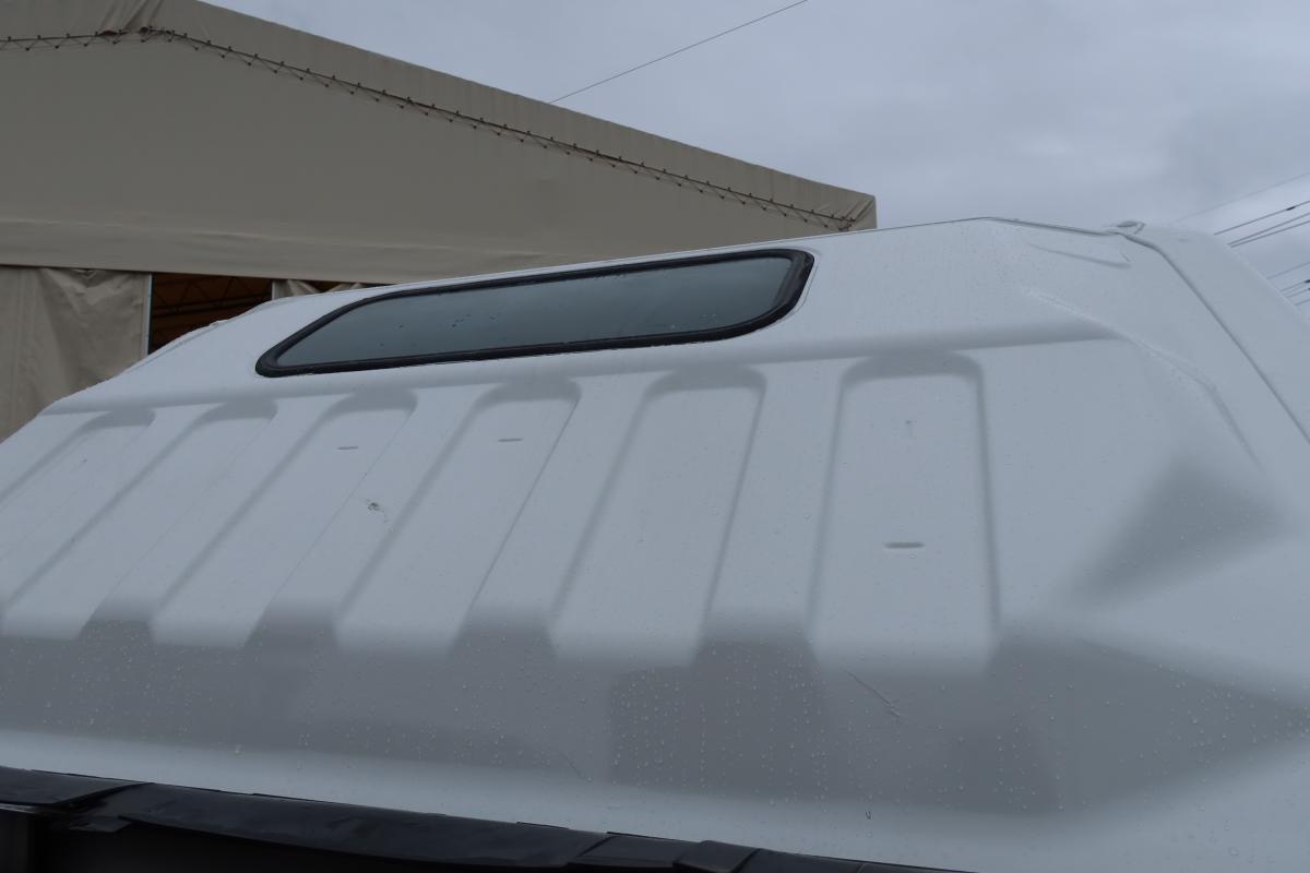 標準ロング 4段クレーンラジコン付き 積載3000kg 2.9t吊り|中古トラックの販売・買取・査定のアイナビ