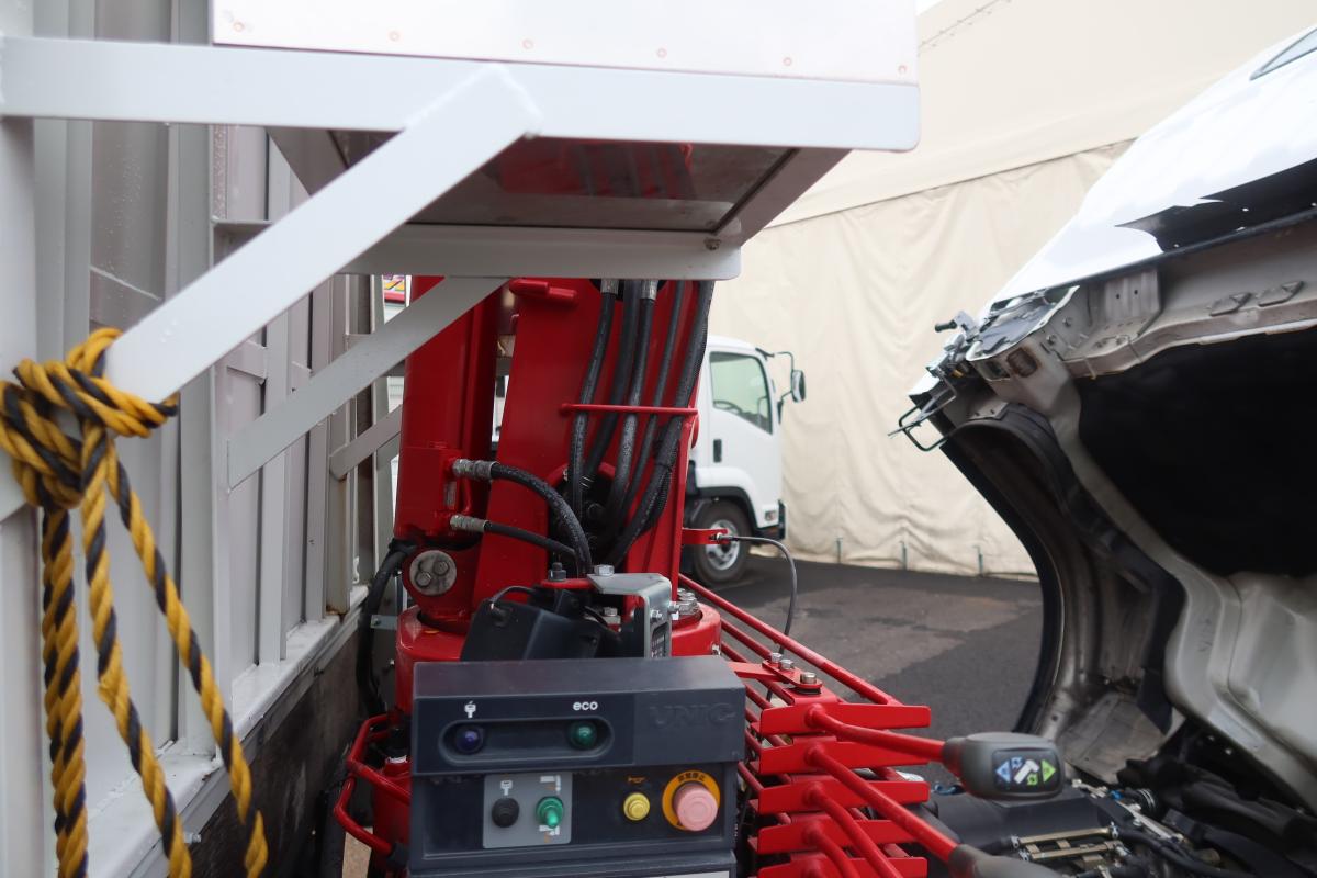 標準ロング 4段クレーンラジコン付き 積載3000kg 2.9t吊り|中古トラックの販売・買取・査定のアイナビ