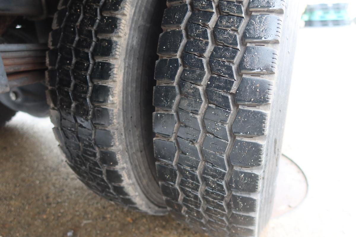 標準ロング 4段クレーンラジコン付き 積載3000kg 2.9t吊り|中古トラックの販売・買取・査定のアイナビ