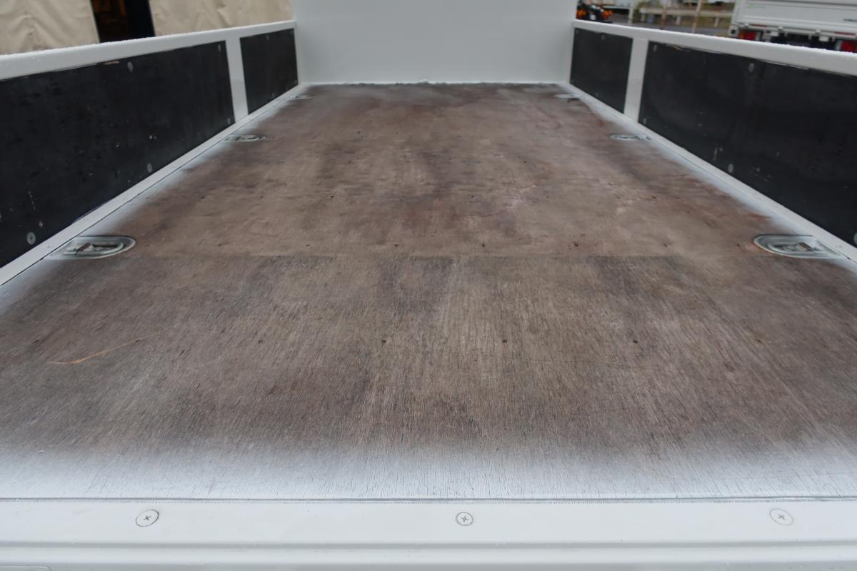 標準ロング 4段クレーンラジコン付き 積載3000kg 2.9t吊り|中古トラックの販売・買取・査定のアイナビ