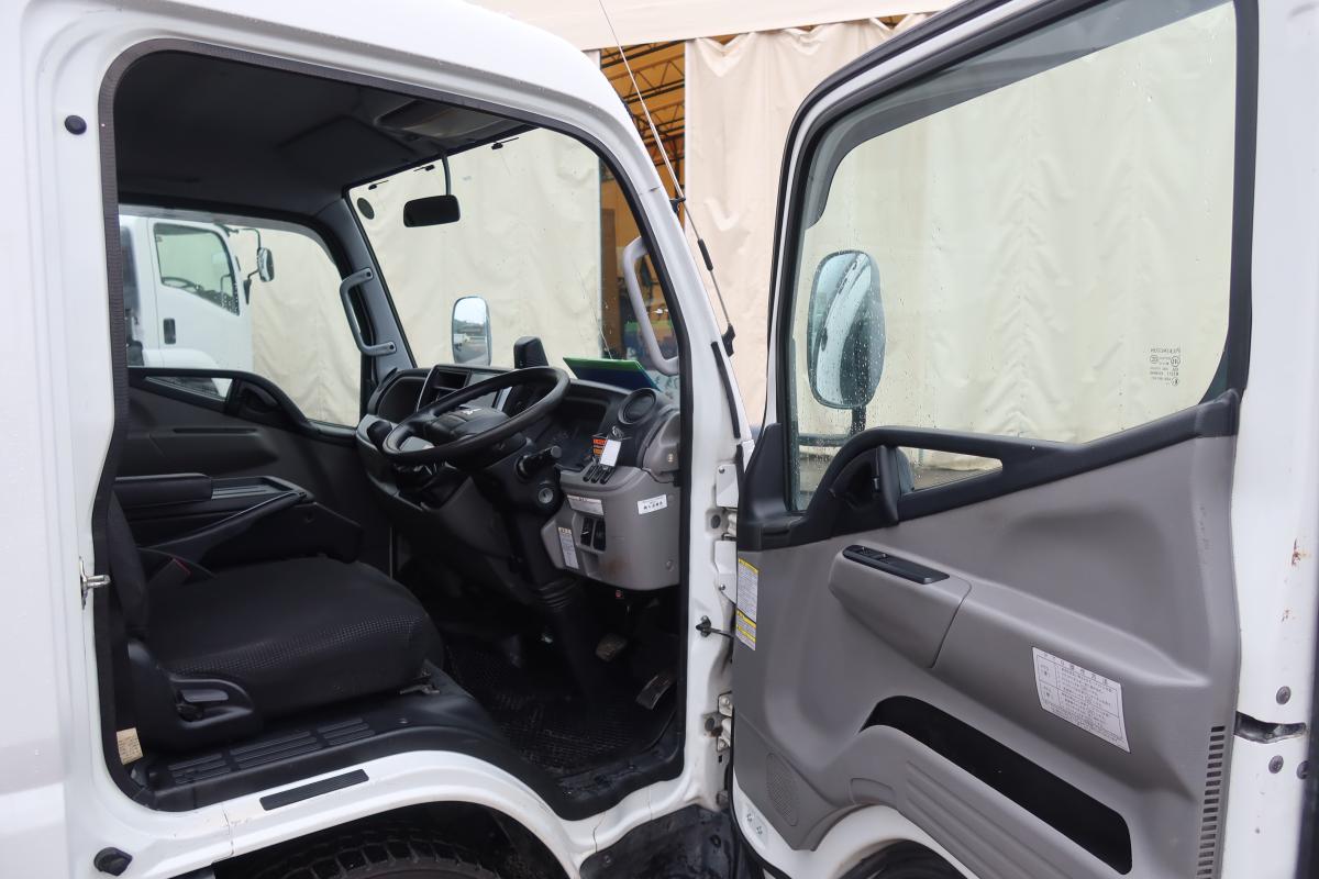 標準ロング 4段クレーンラジコン付き 積載3000kg 2.9t吊り|中古トラックの販売・買取・査定のアイナビ