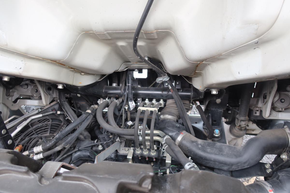 標準ロング 4段クレーンラジコン付き 積載3000kg 2.9t吊り|中古トラックの販売・買取・査定のアイナビ