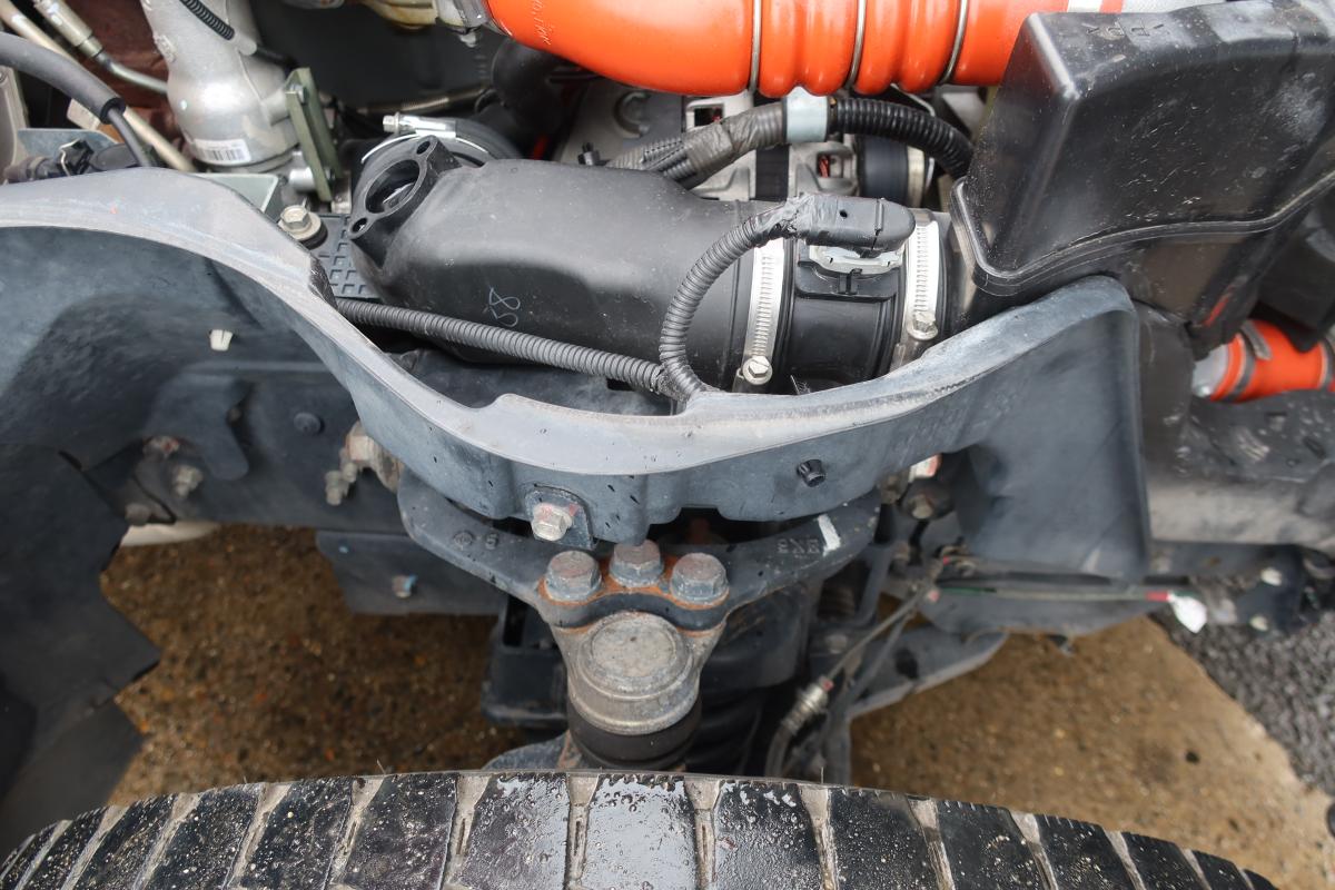 標準ロング 4段クレーンラジコン付き 積載3000kg 2.9t吊り|中古トラックの販売・買取・査定のアイナビ