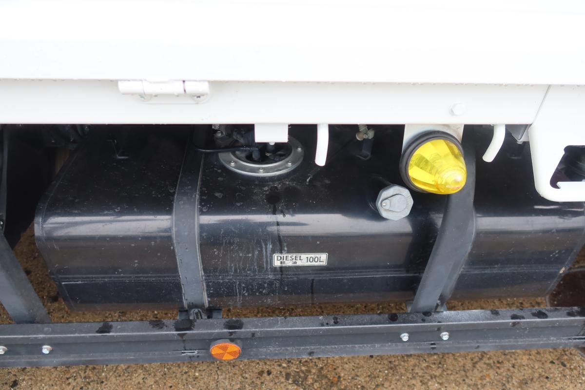 標準ロング 4段クレーンラジコン付き 積載3000kg 2.9t吊り|中古トラックの販売・買取・査定のアイナビ