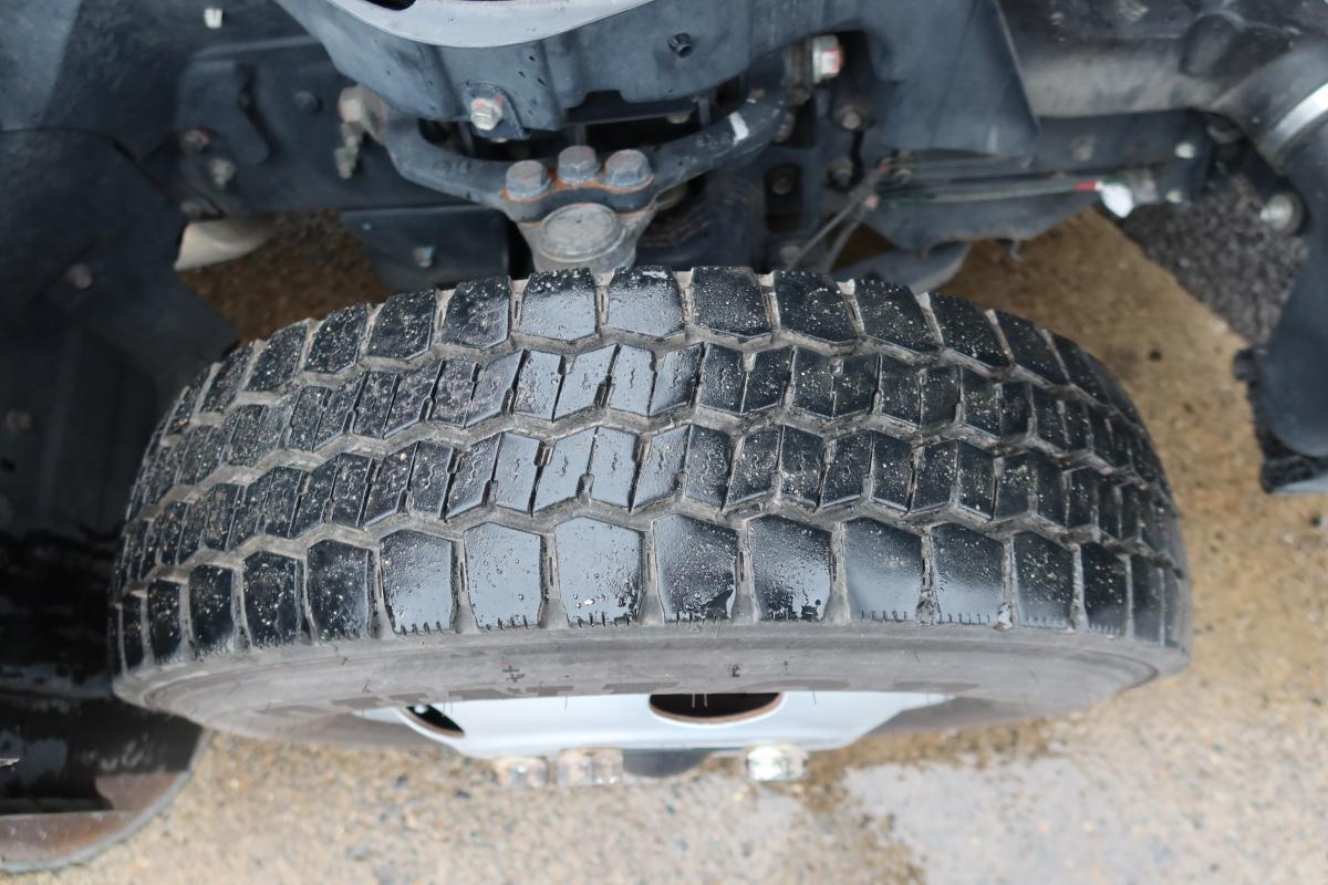 標準ロング 4段クレーンラジコン付き 積載3000kg 2.9t吊り|中古トラックの販売・買取・査定のアイナビ