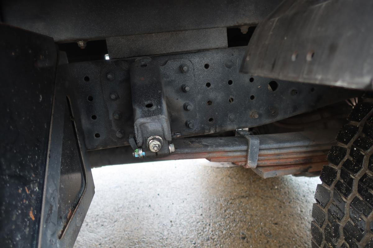 標準ロング 4段クレーンラジコン付き 積載3000kg 2.9t吊り|中古トラックの販売・買取・査定のアイナビ