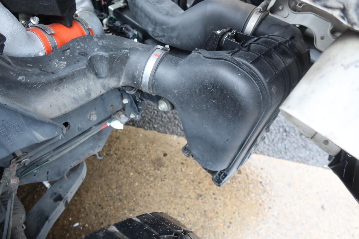 標準ロング 4段クレーンラジコン付き 積載3000kg 2.9t吊り|中古トラックの販売・買取・査定のアイナビ