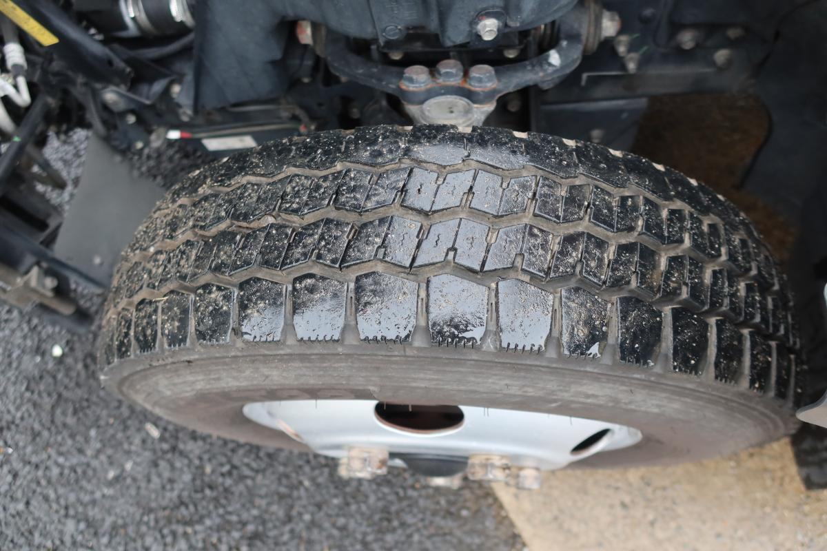 標準ロング 4段クレーンラジコン付き 積載3000kg 2.9t吊り|中古トラックの販売・買取・査定のアイナビ