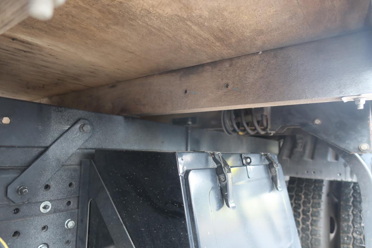 標準ロング 4段クレーンラジコン付き 積載3000kg 2.9t吊り|中古トラックの販売・買取・査定のアイナビ