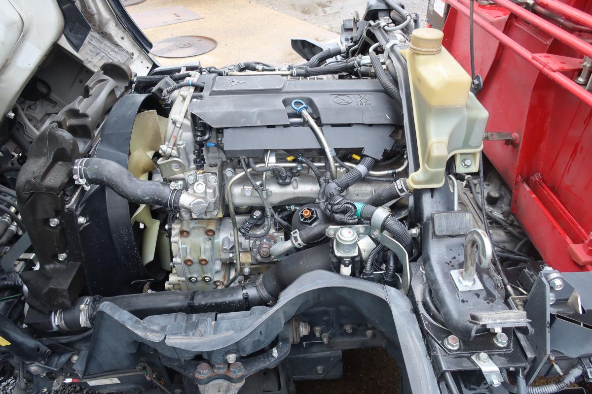 標準ロング 4段クレーンラジコン付き 積載3000kg 2.9t吊り|中古トラックの販売・買取・査定のアイナビ