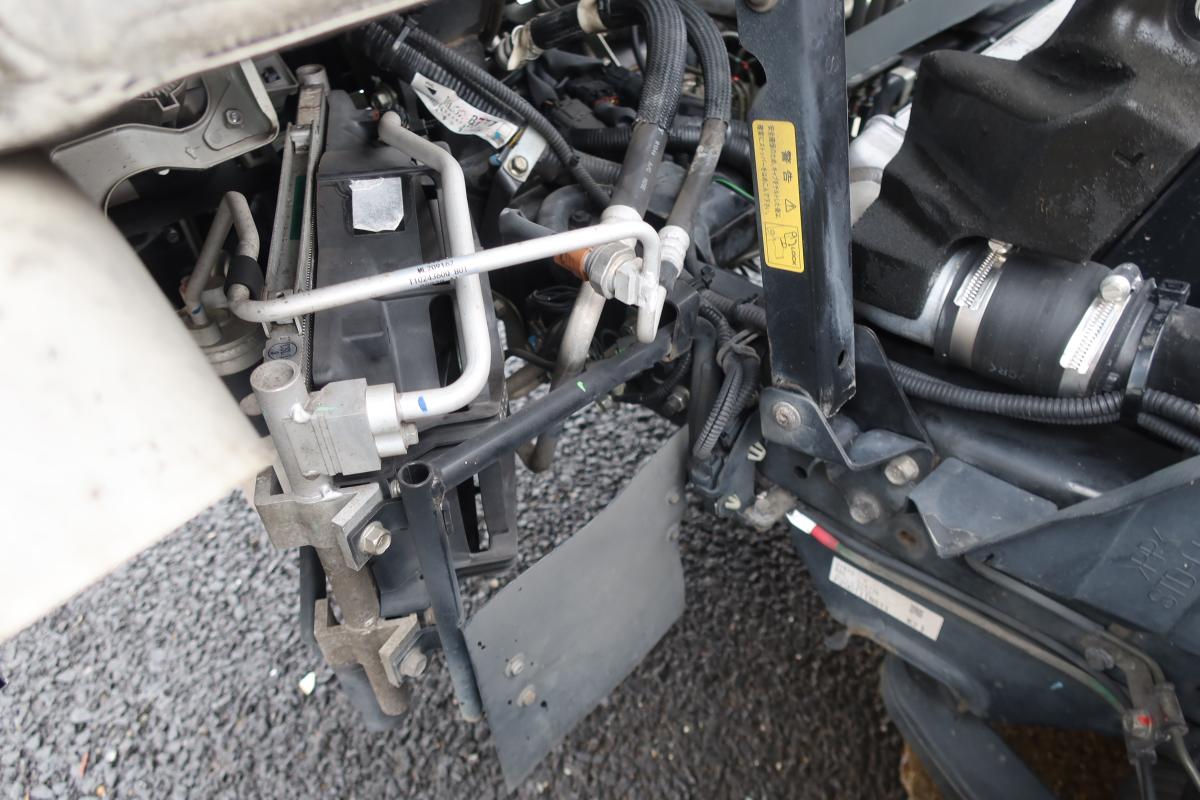 標準ロング 4段クレーンラジコン付き 積載3000kg 2.9t吊り|中古トラックの販売・買取・査定のアイナビ