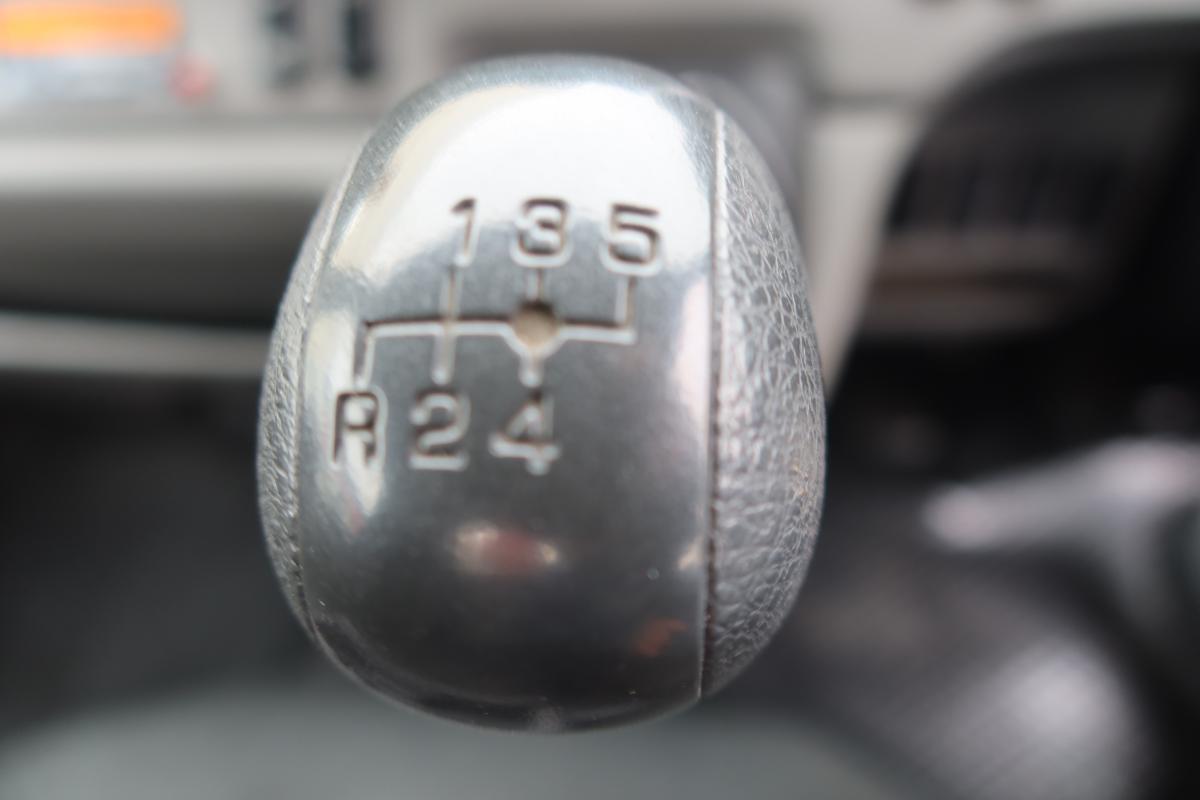 標準ロング 4段クレーンラジコン付き 積載3000kg 2.9t吊り|中古トラックの販売・買取・査定のアイナビ