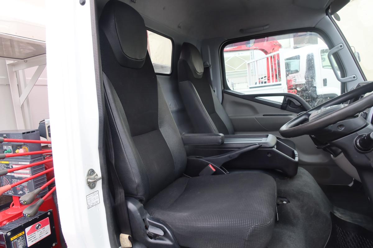 標準ロング 4段クレーンラジコン付き 積載3000kg 2.9t吊り|中古トラックの販売・買取・査定のアイナビ