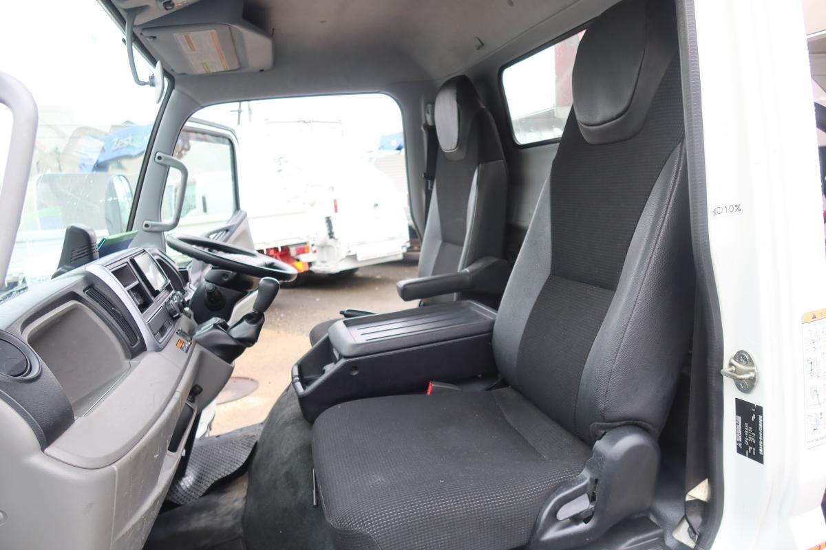 標準ロング 4段クレーンラジコン付き 積載3000kg 2.9t吊り|中古トラックの販売・買取・査定のアイナビ