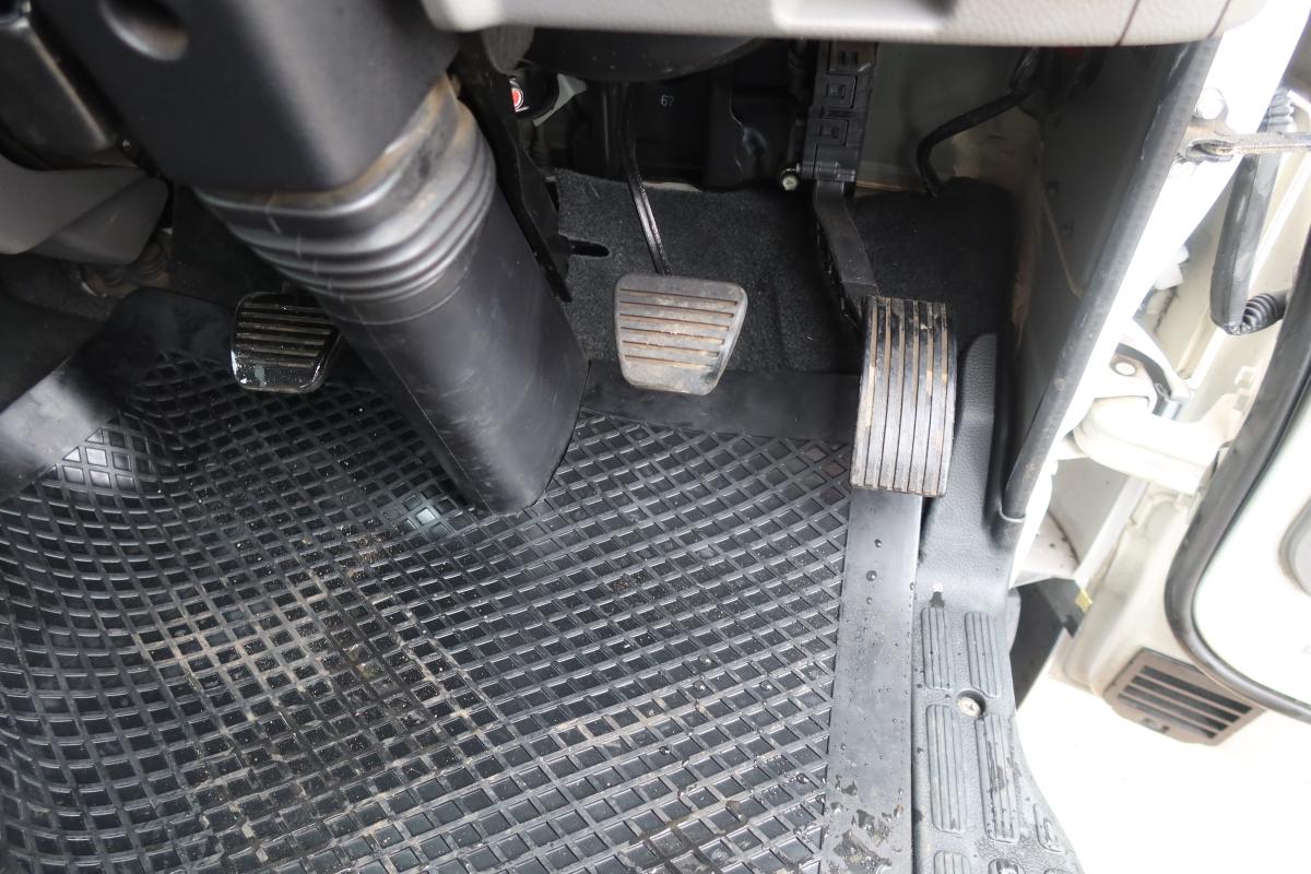 標準ロング 4段クレーンラジコン付き 積載3000kg 2.9t吊り|中古トラックの販売・買取・査定のアイナビ