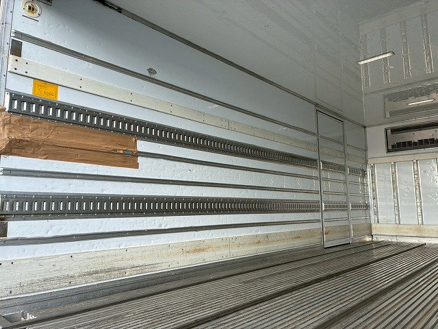 フルキャブ6000東プレR404Aキーストンフロアスタンバイ装置|中古トラックの販売・買取・査定のアイナビ