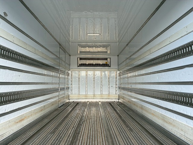 フルキャブ6000東プレR404Aキーストンフロアスタンバイ装置|中古トラックの販売・買取・査定のアイナビ