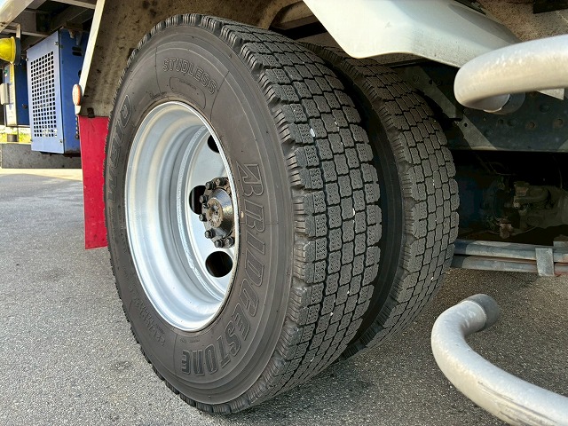 フルキャブ6000東プレR404Aキーストンフロアスタンバイ装置|中古トラックの販売・買取・査定のアイナビ