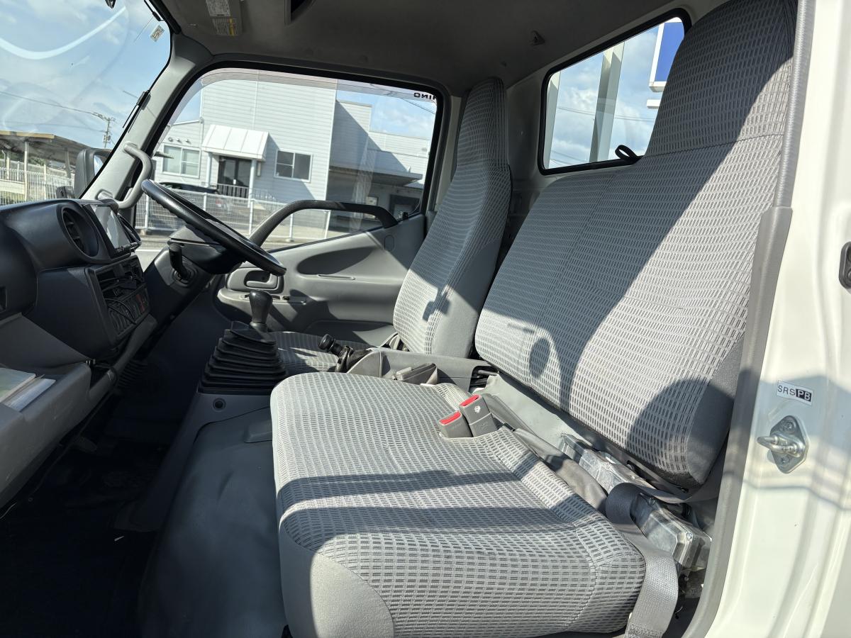 H27デュトロ セミロング 2t|中古トラックの販売・買取・査定のアイナビ