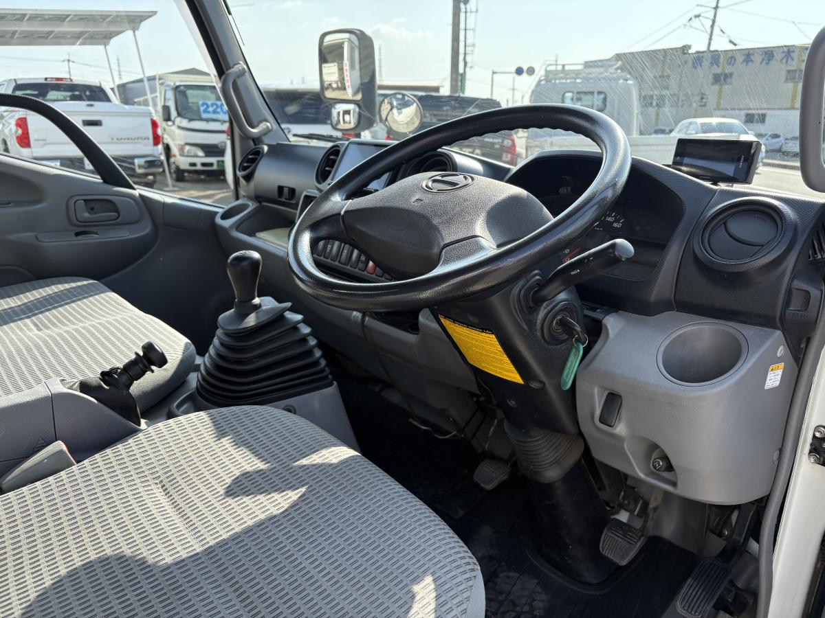 H27デュトロ セミロング 2t|中古トラックの販売・買取・査定のアイナビ