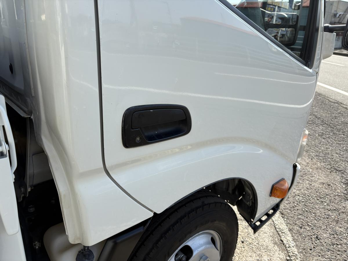 H27デュトロ セミロング 2t|中古トラックの販売・買取・査定のアイナビ