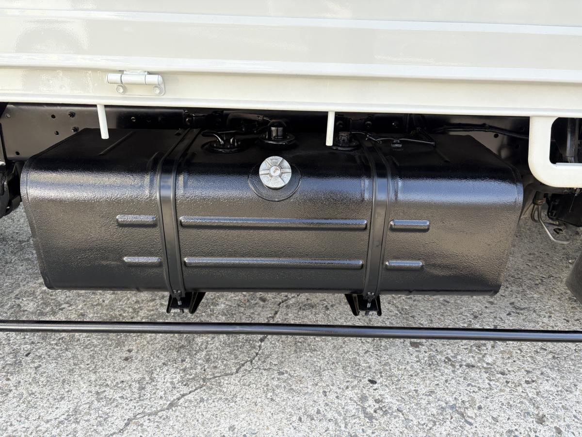 H27デュトロ セミロング 2t|中古トラックの販売・買取・査定のアイナビ