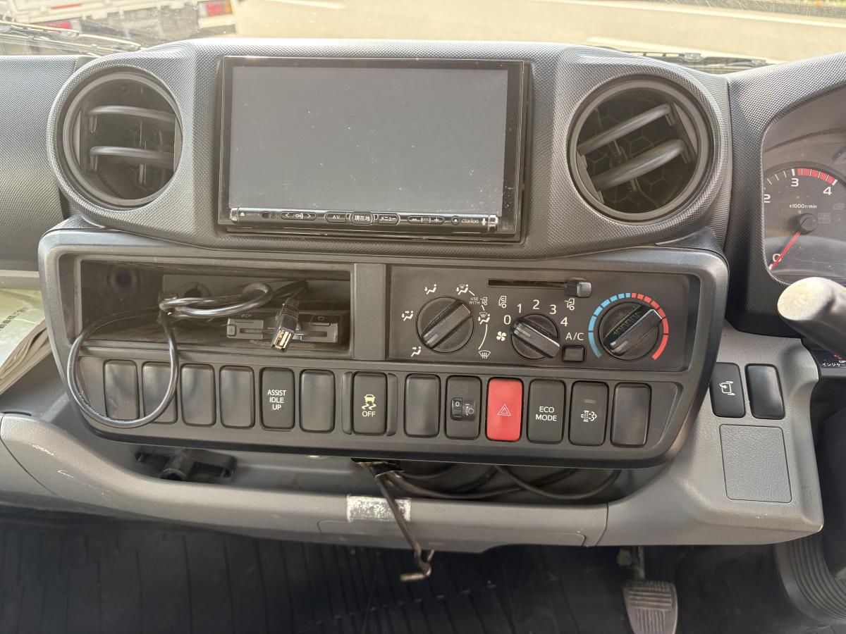 H27デュトロ セミロング 2t|中古トラックの販売・買取・査定のアイナビ