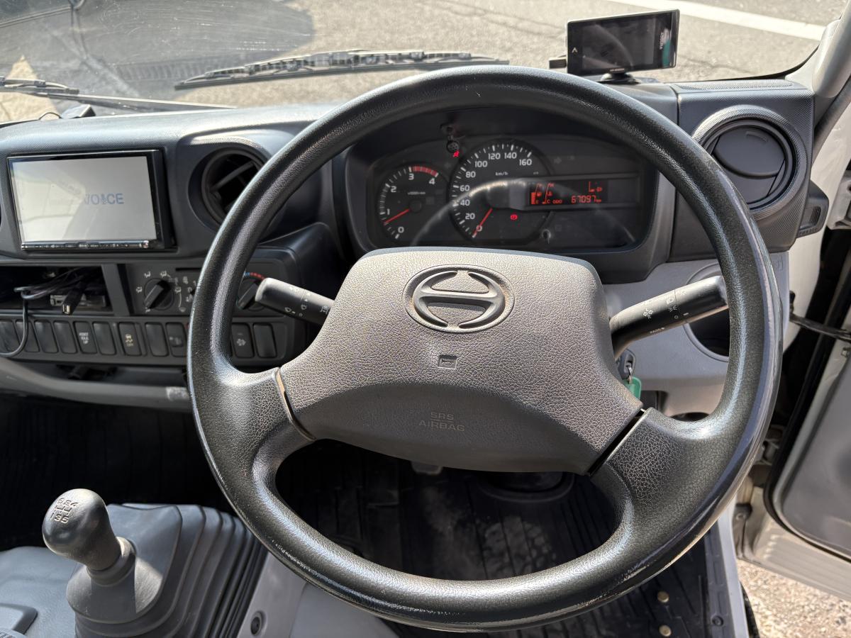 H27デュトロ セミロング 2t|中古トラックの販売・買取・査定のアイナビ