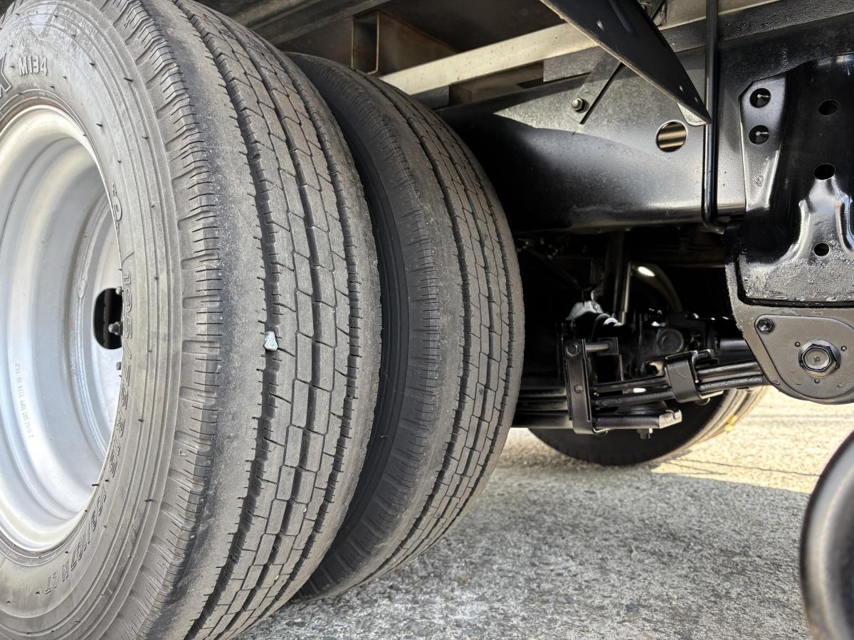 H27デュトロ セミロング 2t|中古トラックの販売・買取・査定のアイナビ