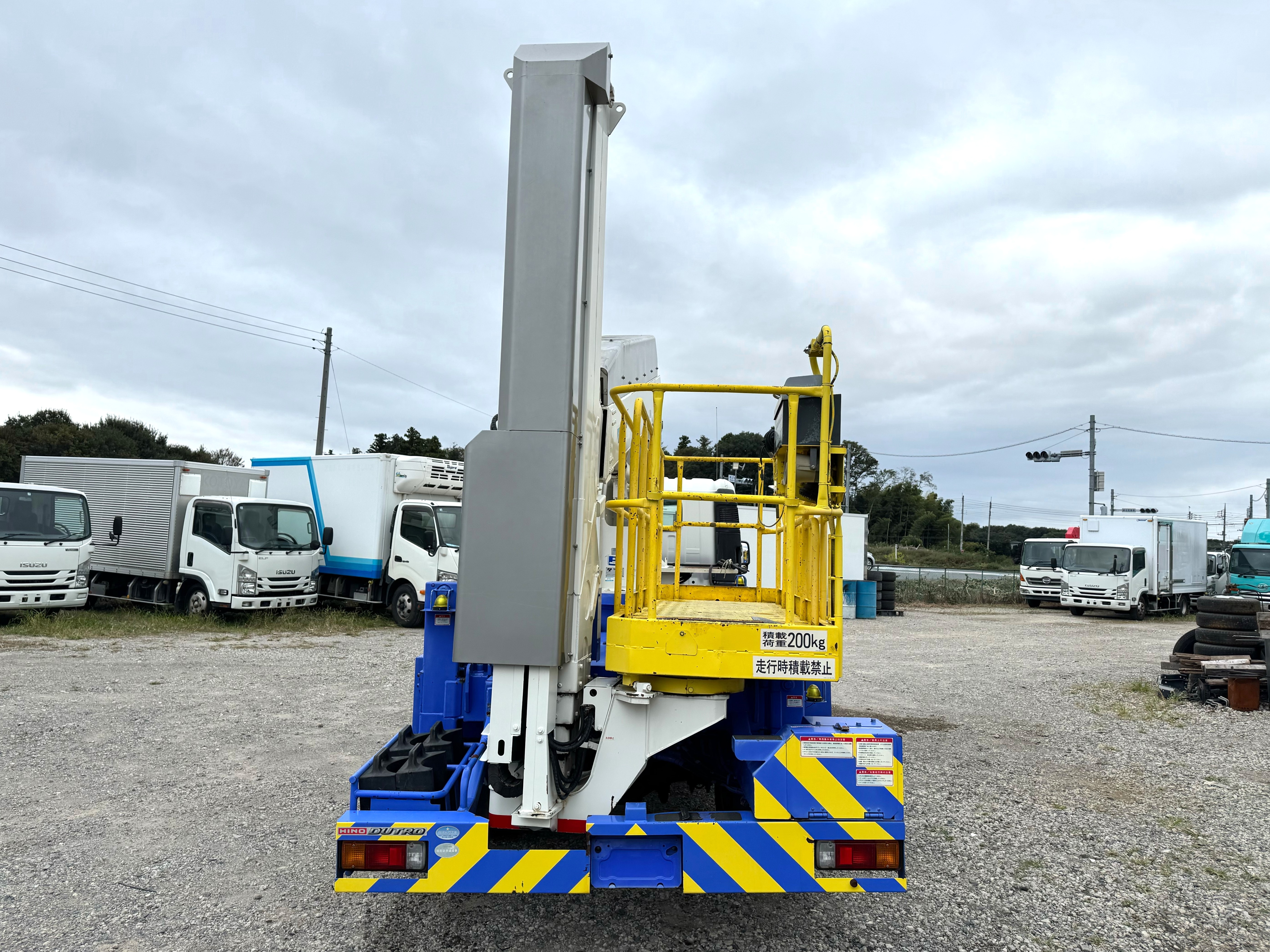 日野　デュトロ　橋梁点検車　アワメーター861h　6MT　ワイド　セミロング　高所作業車　ブリッジチェッカー|中古トラックの販売・買取・査定のアイナビ