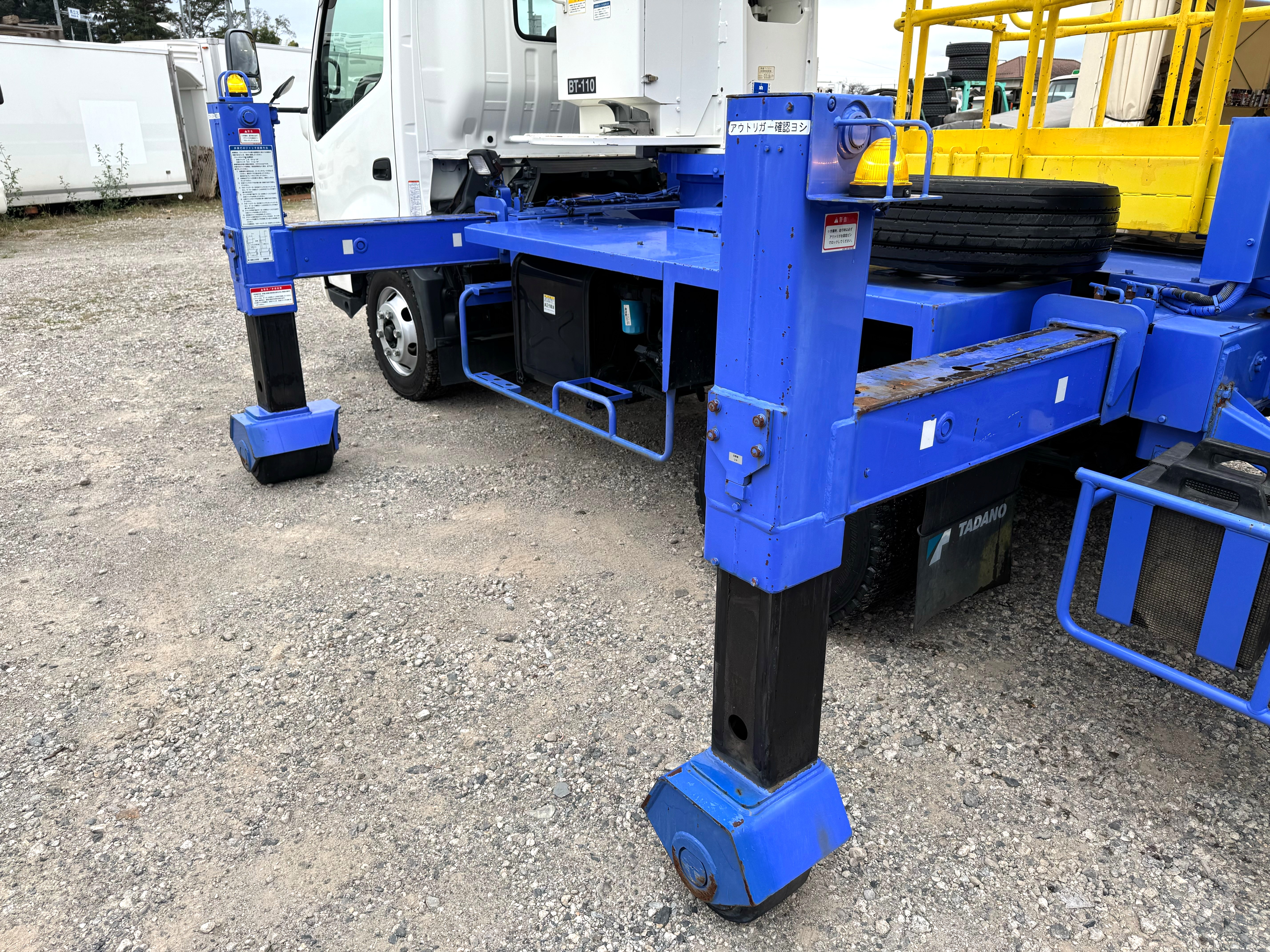 日野　デュトロ　橋梁点検車　アワメーター861h　6MT　ワイド　セミロング　高所作業車　ブリッジチェッカー|中古トラックの販売・買取・査定のアイナビ