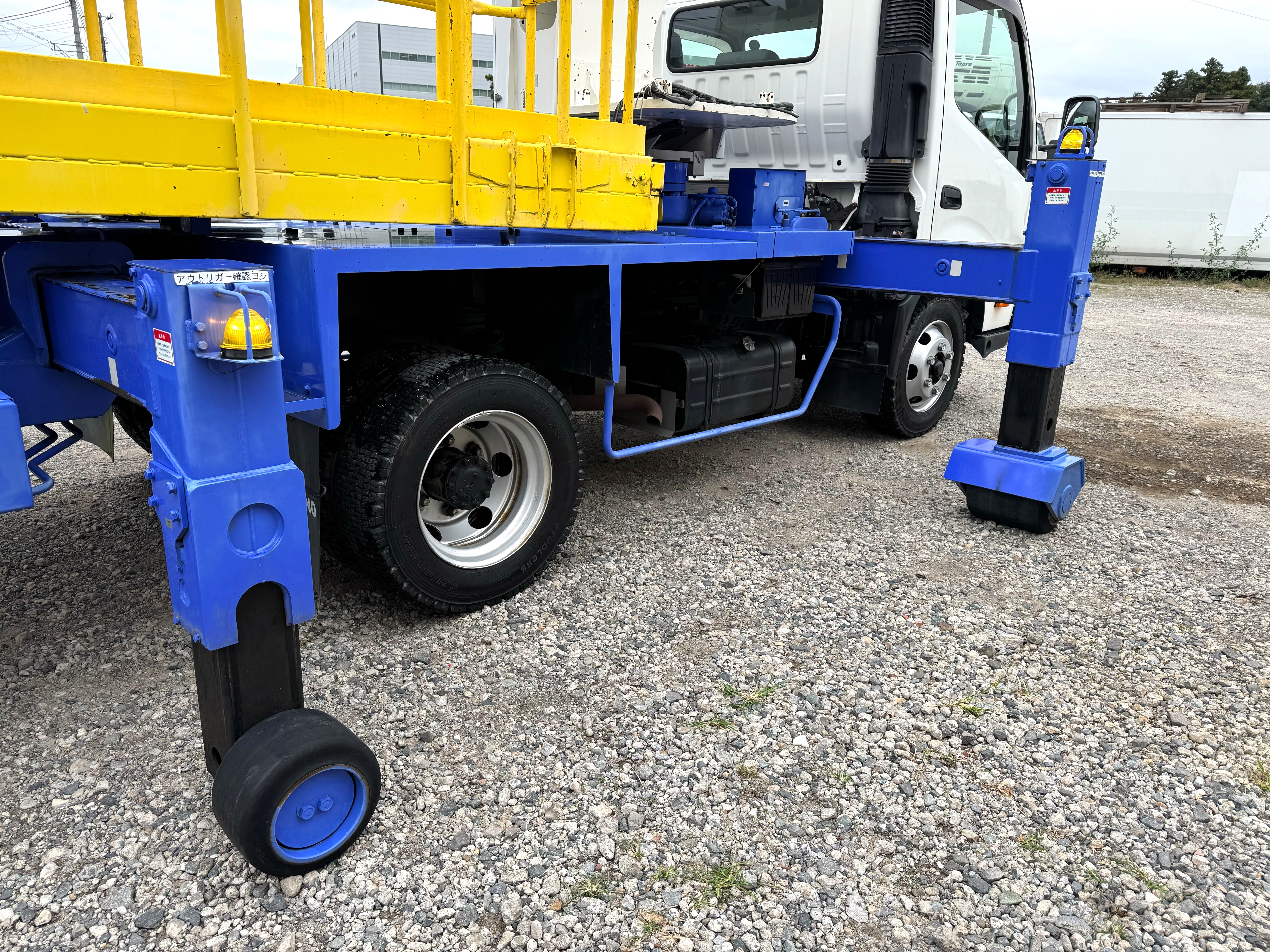 日野　デュトロ　橋梁点検車　アワメーター861h　6MT　ワイド　セミロング　高所作業車　ブリッジチェッカー|中古トラックの販売・買取・査定のアイナビ