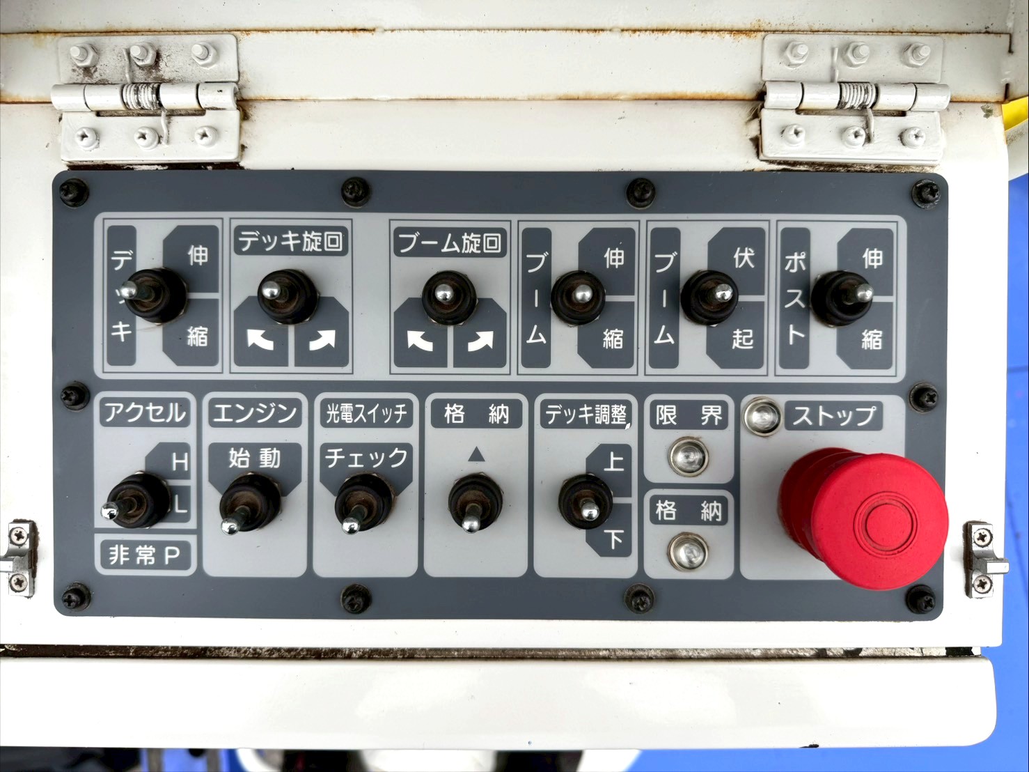 日野　デュトロ　橋梁点検車　アワメーター861h　6MT　ワイド　セミロング　高所作業車　ブリッジチェッカー|中古トラックの販売・買取・査定のアイナビ