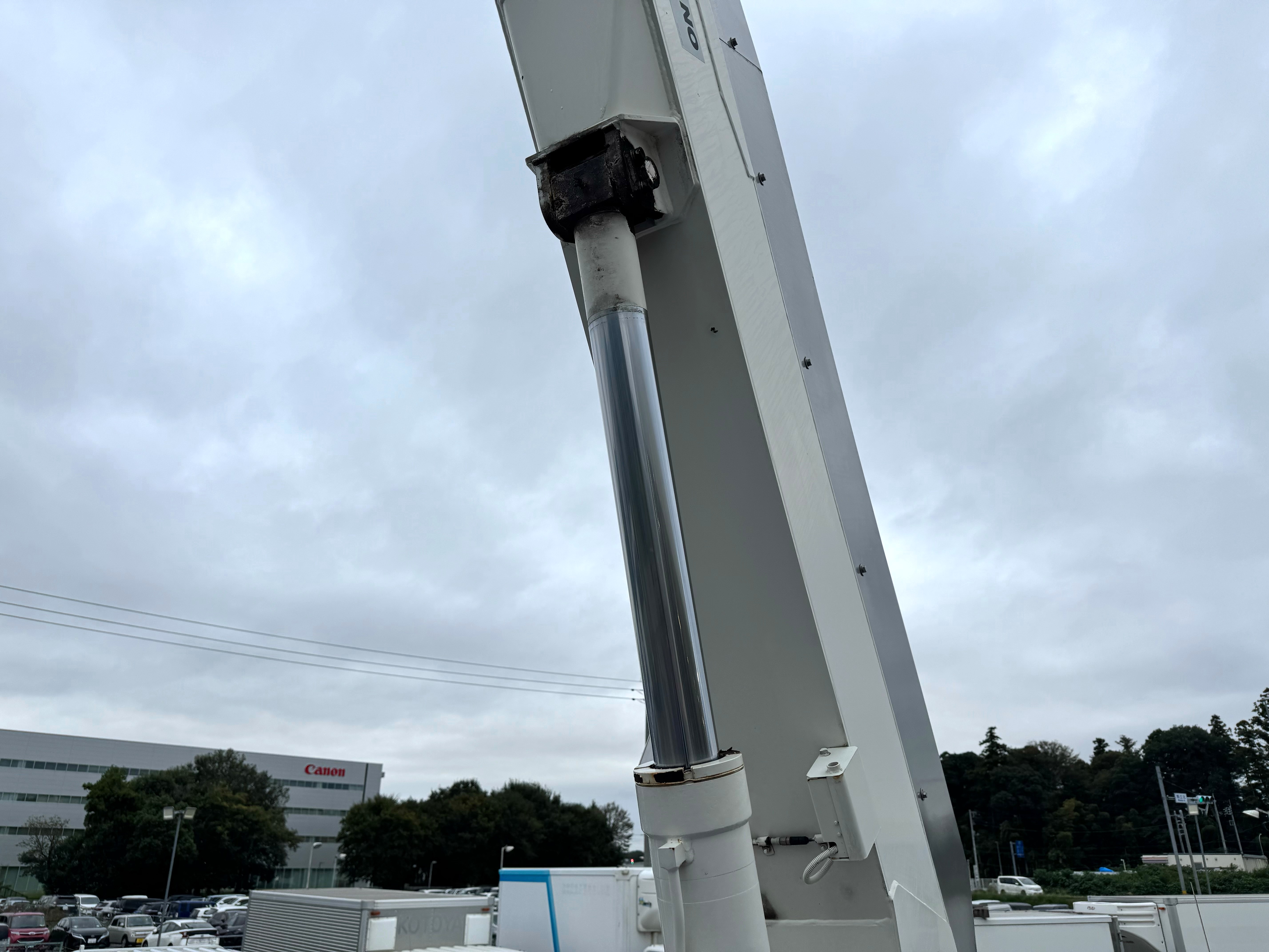 日野　デュトロ　橋梁点検車　アワメーター861h　6MT　ワイド　セミロング　高所作業車　ブリッジチェッカー|中古トラックの販売・買取・査定のアイナビ