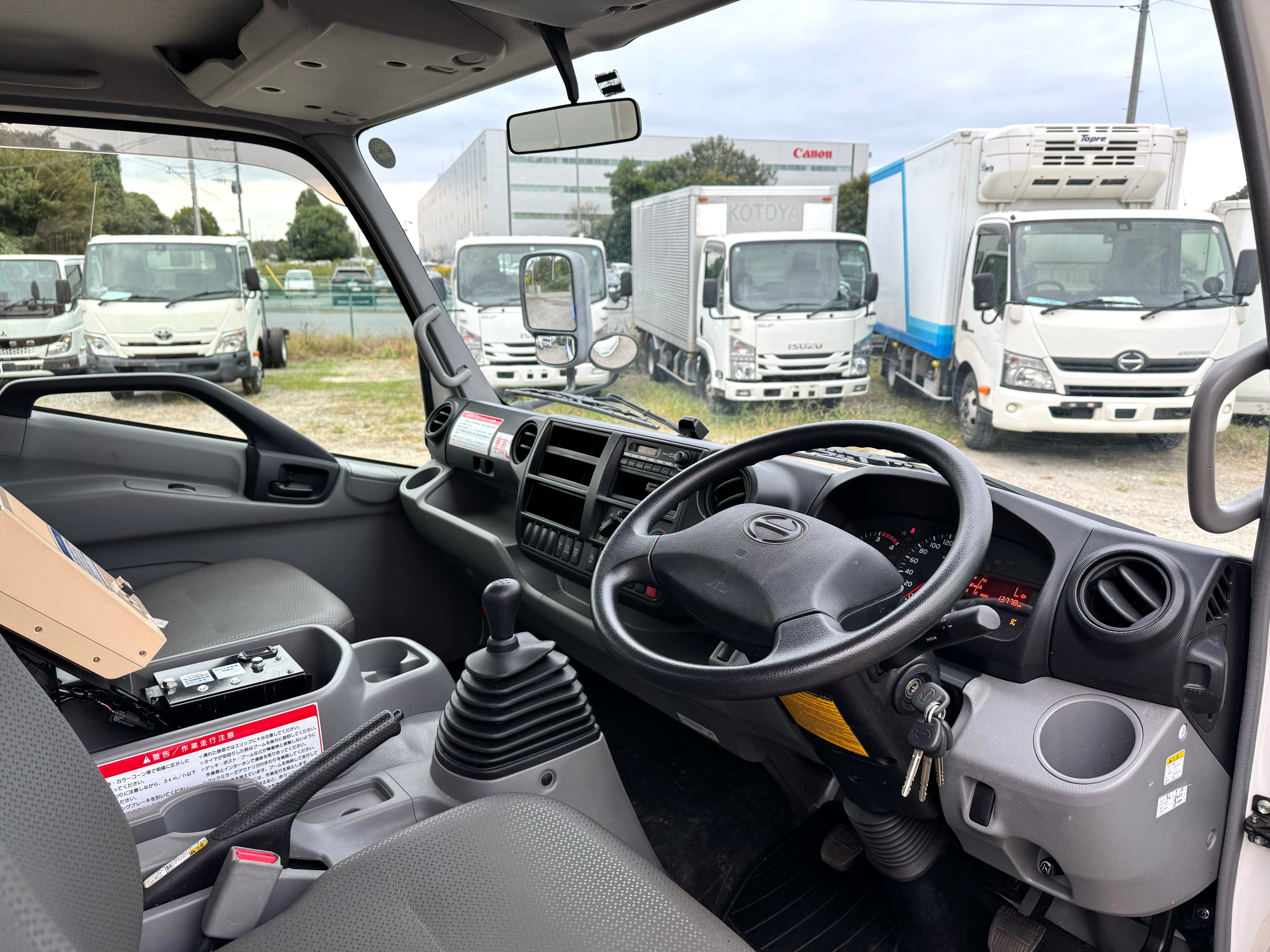 日野　デュトロ　橋梁点検車　アワメーター861h　6MT　ワイド　セミロング　高所作業車　ブリッジチェッカー|中古トラックの販売・買取・査定のアイナビ