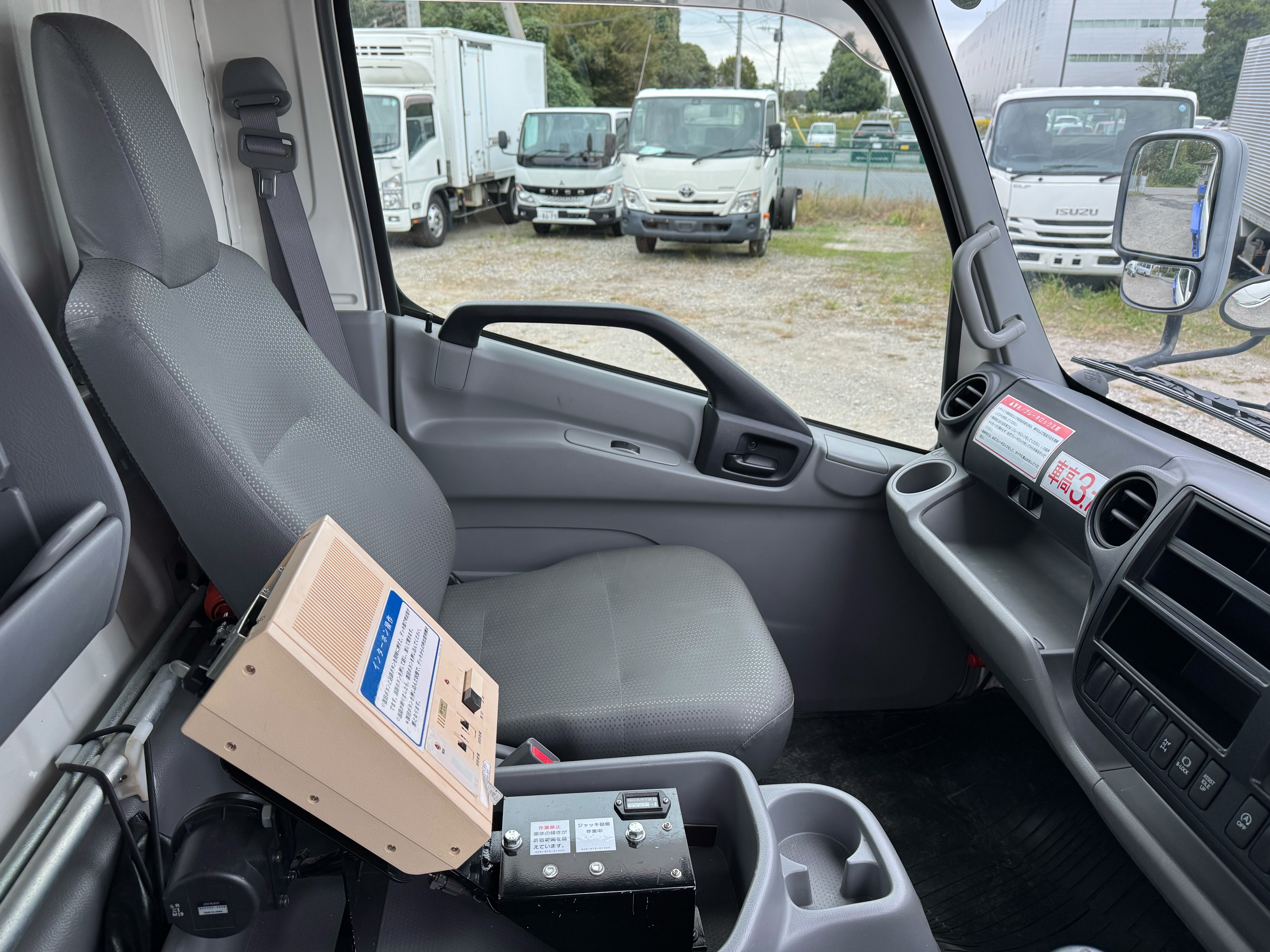 日野　デュトロ　橋梁点検車　アワメーター861h　6MT　ワイド　セミロング　高所作業車　ブリッジチェッカー|中古トラックの販売・買取・査定のアイナビ