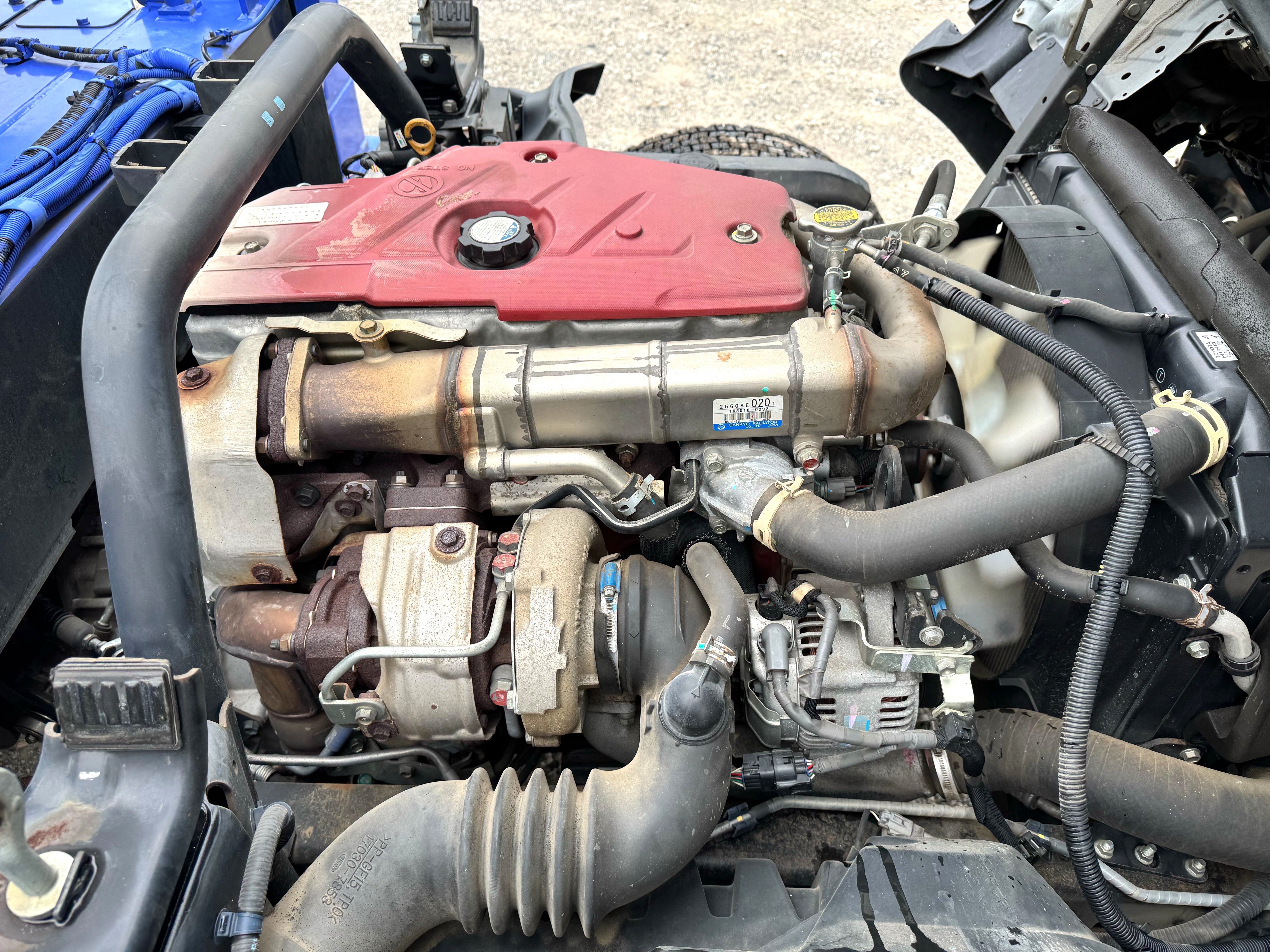 日野　デュトロ　橋梁点検車　アワメーター861h　6MT　ワイド　セミロング　高所作業車　ブリッジチェッカー|中古トラックの販売・買取・査定のアイナビ