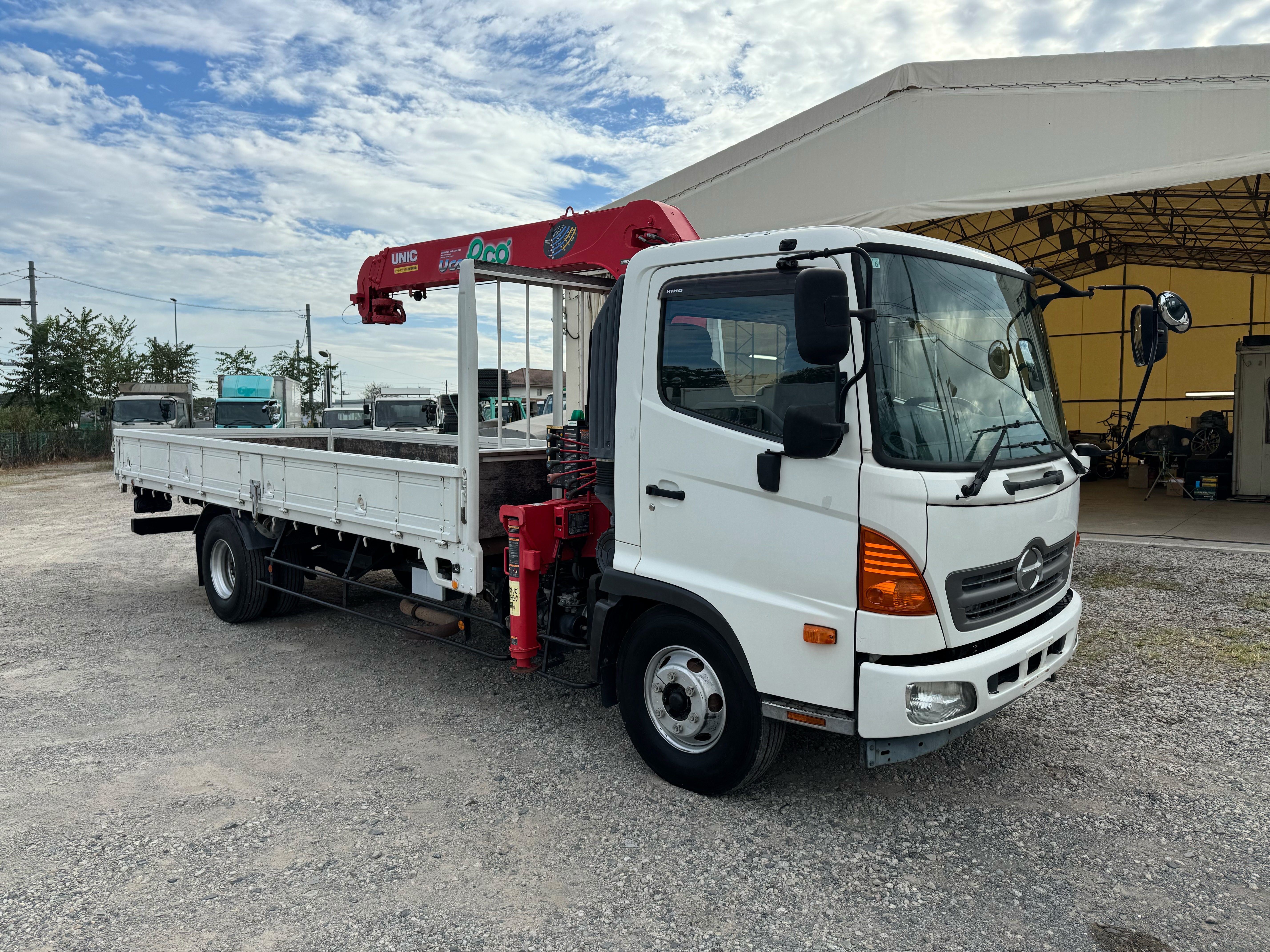 日野　レンジャー　ユニックUCANeco　4段　ラジコン　フックイン　標準　6MT　床木製　3方開|中古トラックの販売・買取・査定のアイナビ