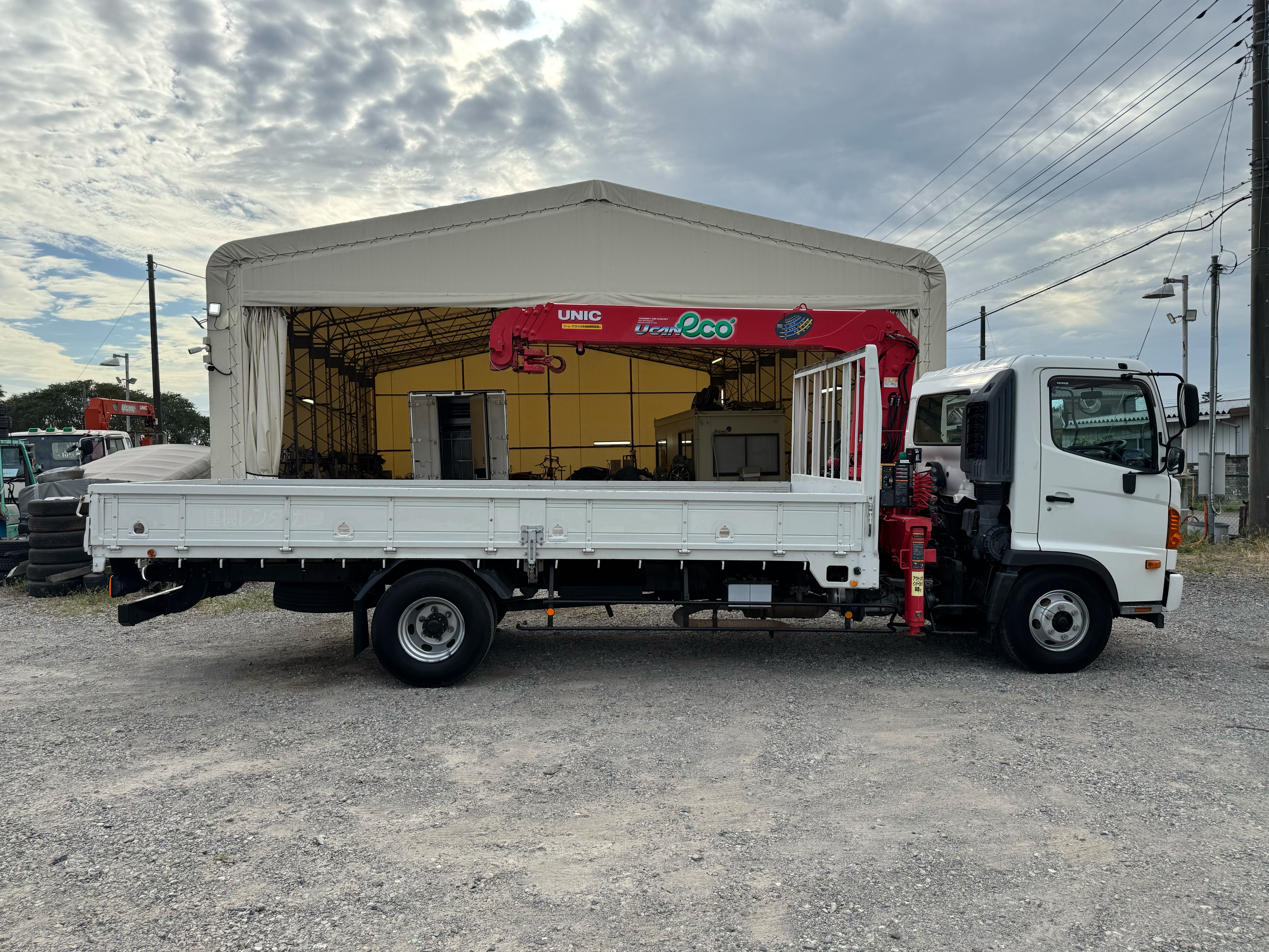 日野　レンジャー　ユニックUCANeco　4段　ラジコン　フックイン　標準　6MT　床木製　3方開|中古トラックの販売・買取・査定のアイナビ