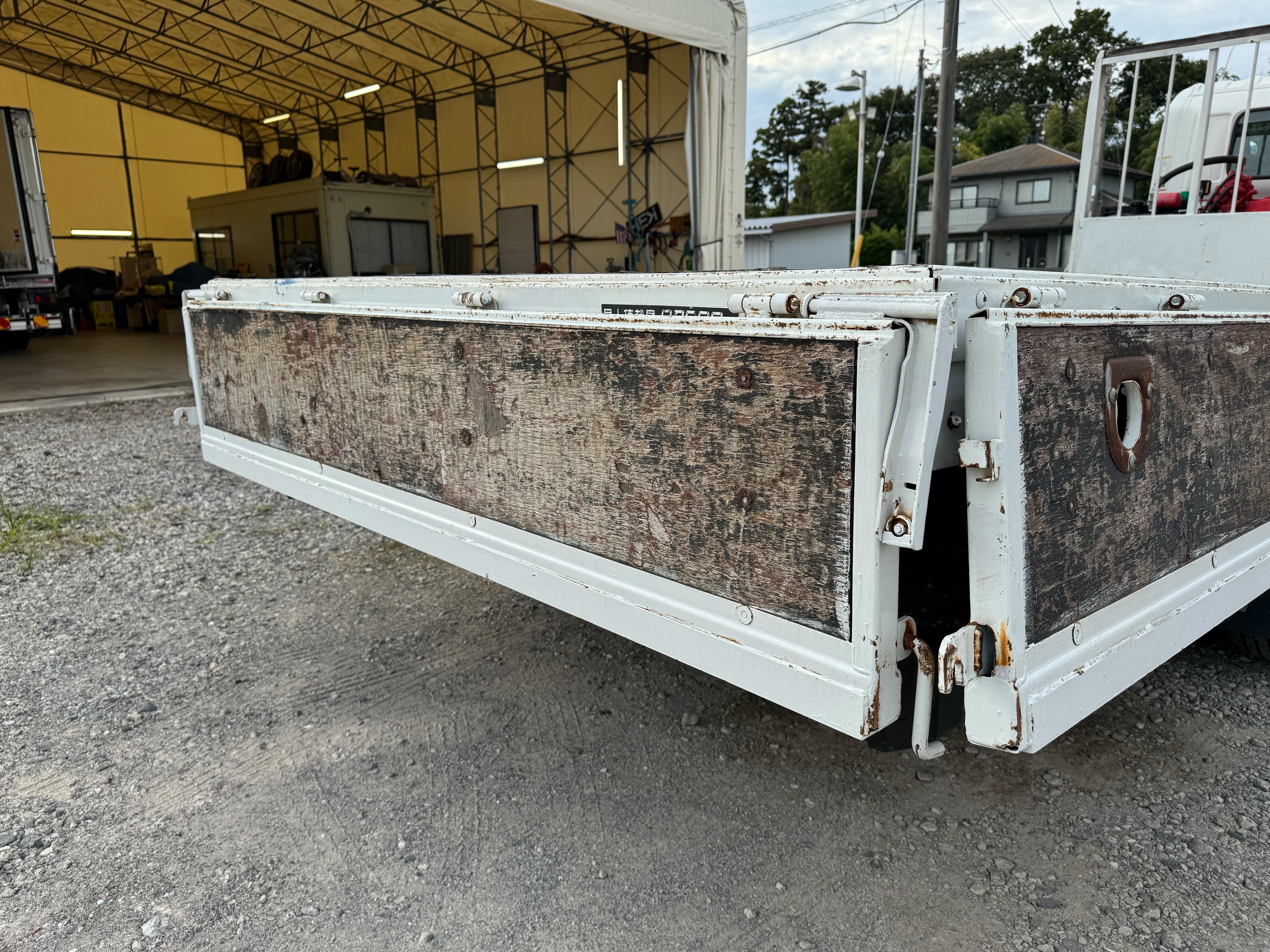 日野　レンジャー　ユニックUCANeco　4段　ラジコン　フックイン　標準　6MT　床木製　3方開|中古トラックの販売・買取・査定のアイナビ