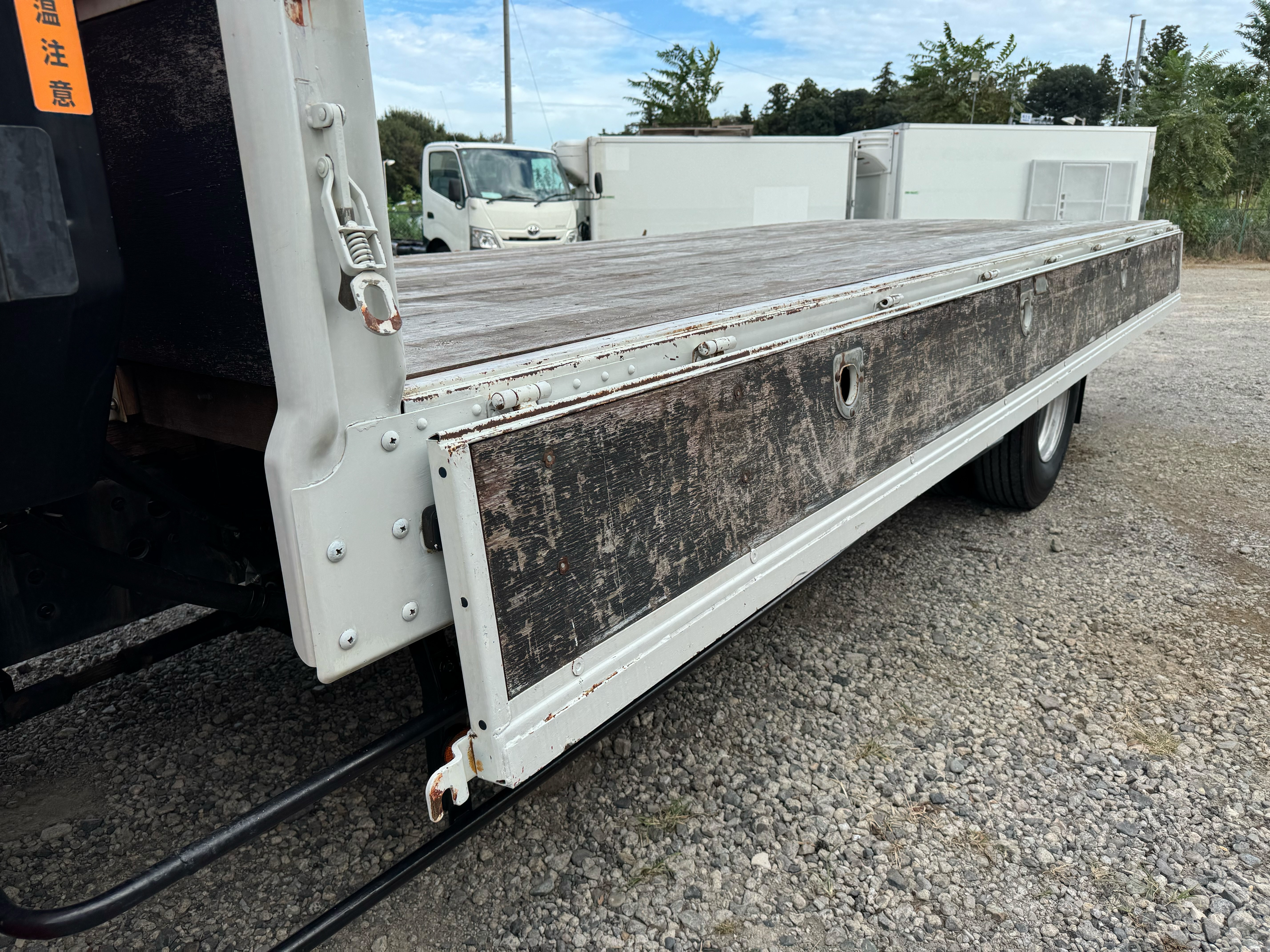 日野　レンジャー　ユニックUCANeco　4段　ラジコン　フックイン　標準　6MT　床木製　3方開|中古トラックの販売・買取・査定のアイナビ