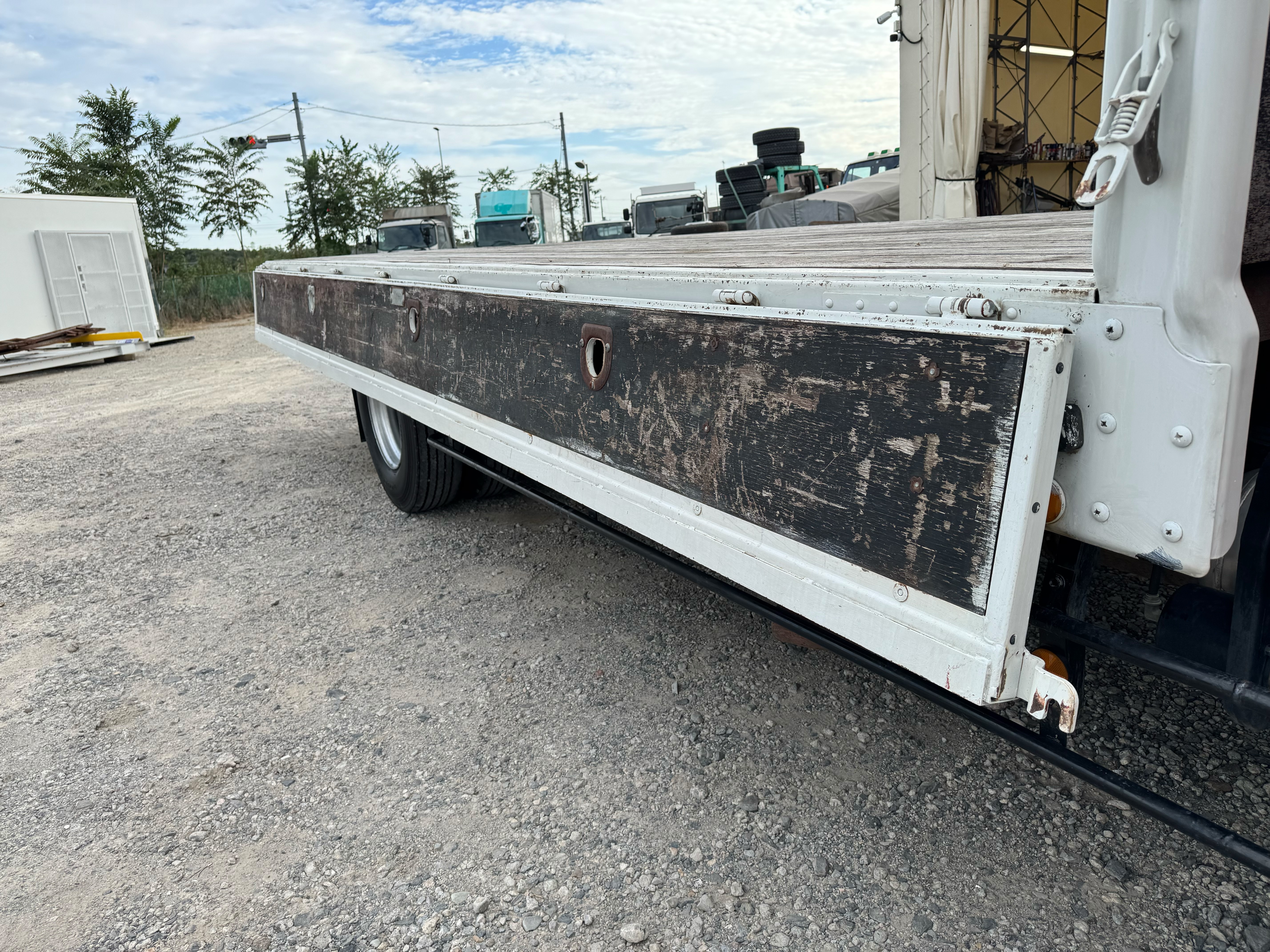 日野　レンジャー　ユニックUCANeco　4段　ラジコン　フックイン　標準　6MT　床木製　3方開|中古トラックの販売・買取・査定のアイナビ