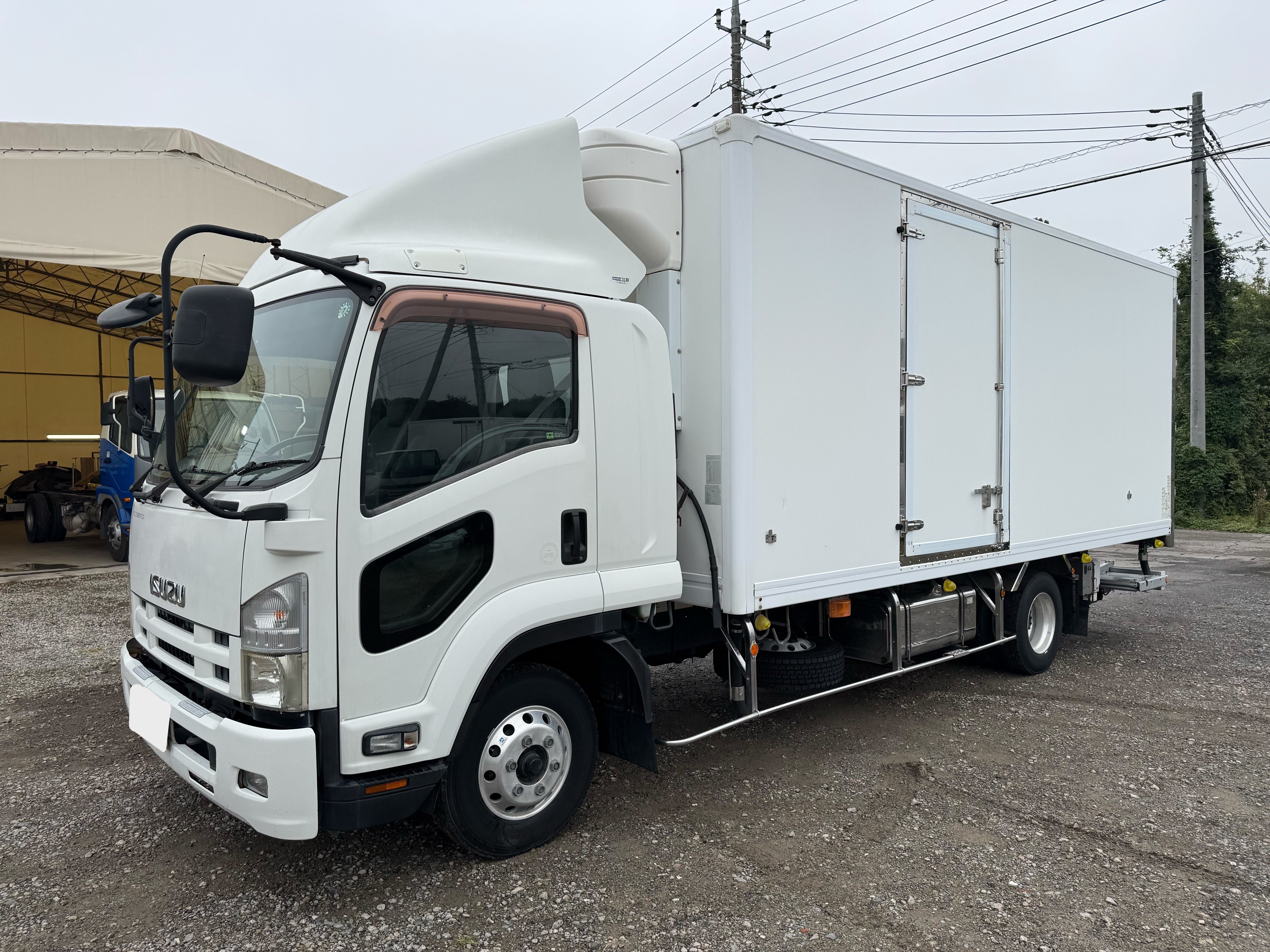 いすゞ　フォワード　東プレ-30℃設定　57ワイド　ベット　格納ゲート　リアエアサス　6MT　240馬力　バックカメラ　ステン多数　アルミホイール　ETC|中古トラックの販売・買取・査定のアイナビ