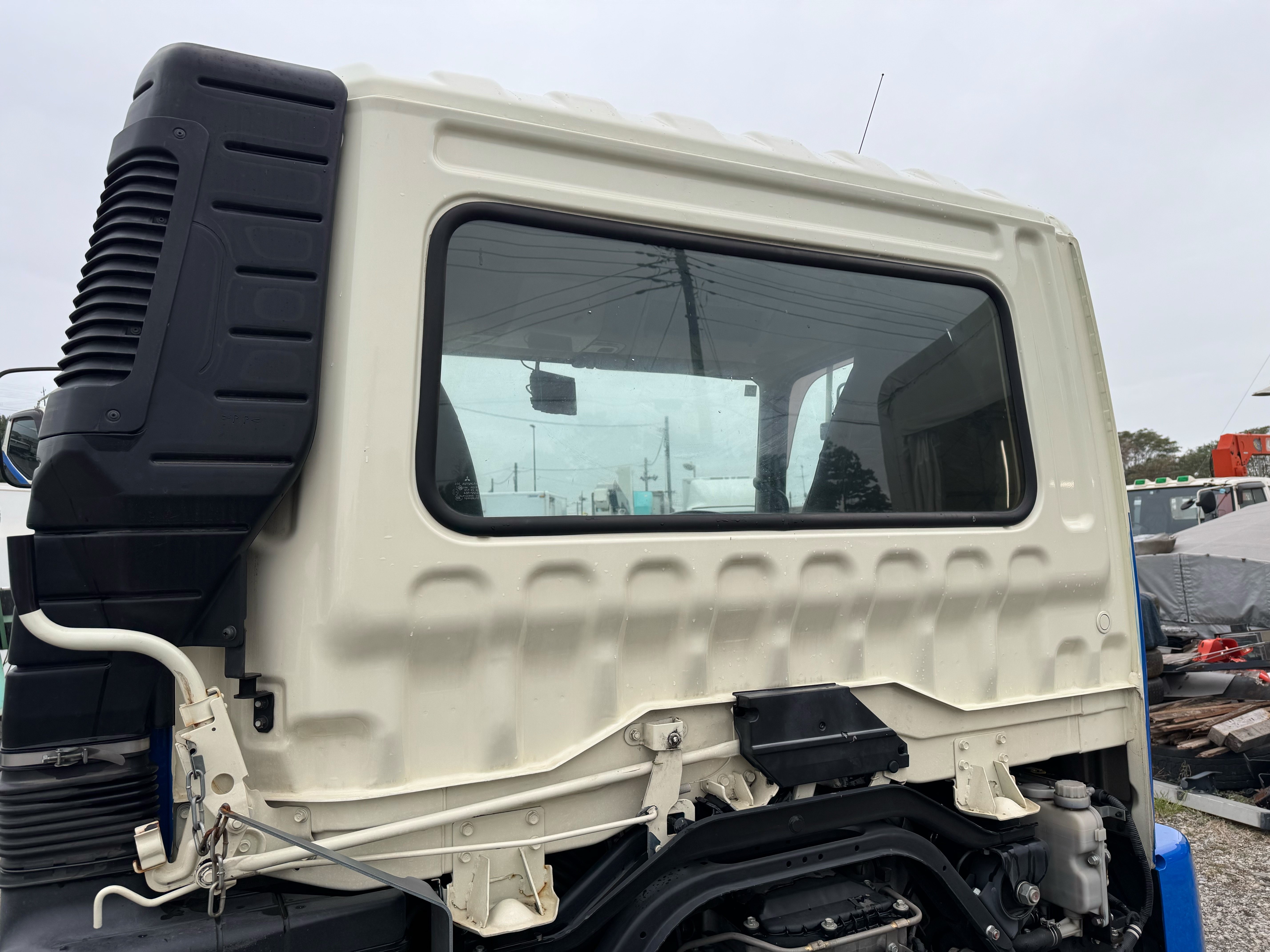 三菱ふそう　ファイター　標準　リアエアサス　ホイールベースH尺(57ベース)　6MT|中古トラックの販売・買取・査定のアイナビ