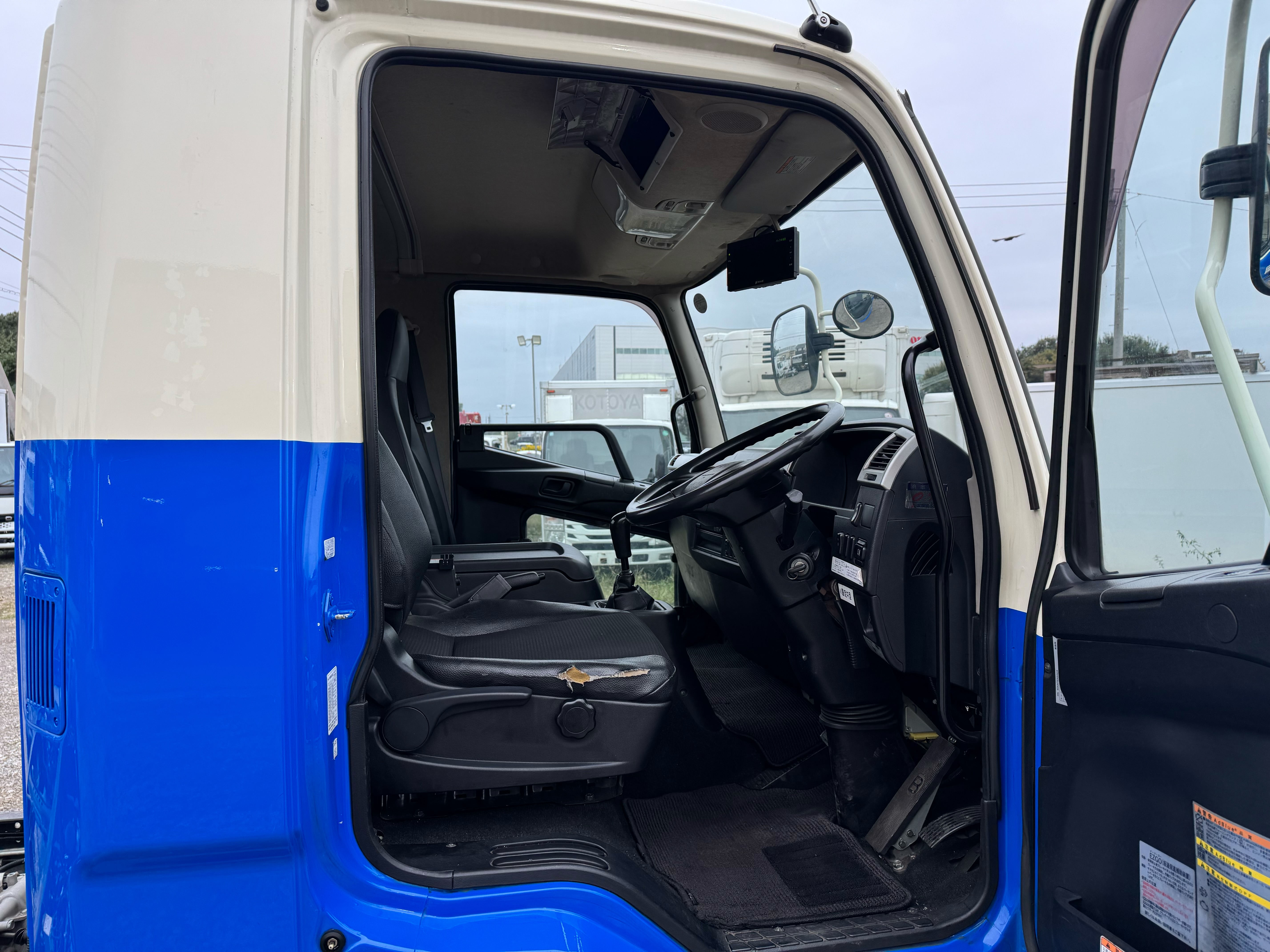 三菱ふそう　ファイター　標準　リアエアサス　ホイールベースH尺(57ベース)　6MT|中古トラックの販売・買取・査定のアイナビ